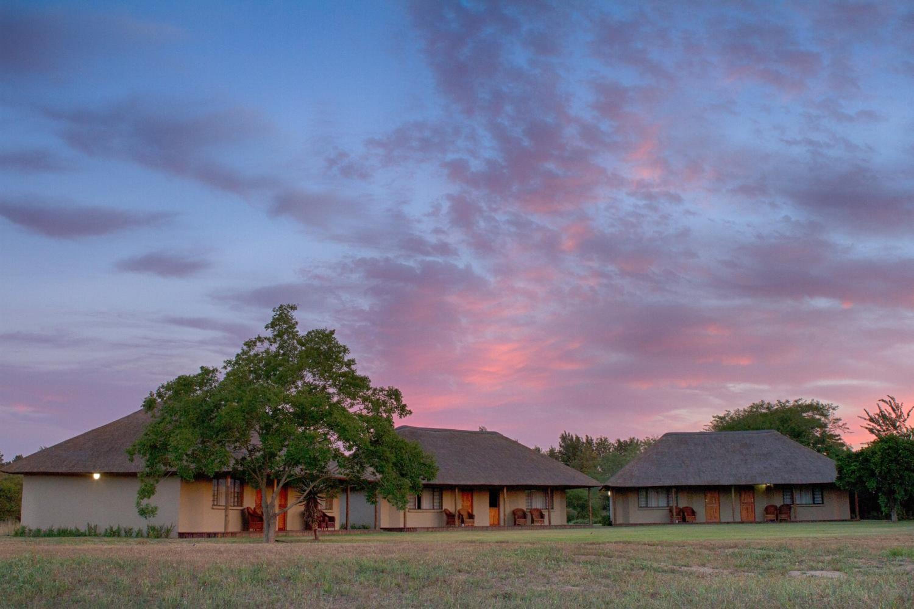 Sunset King or Twin Chalet photo 3