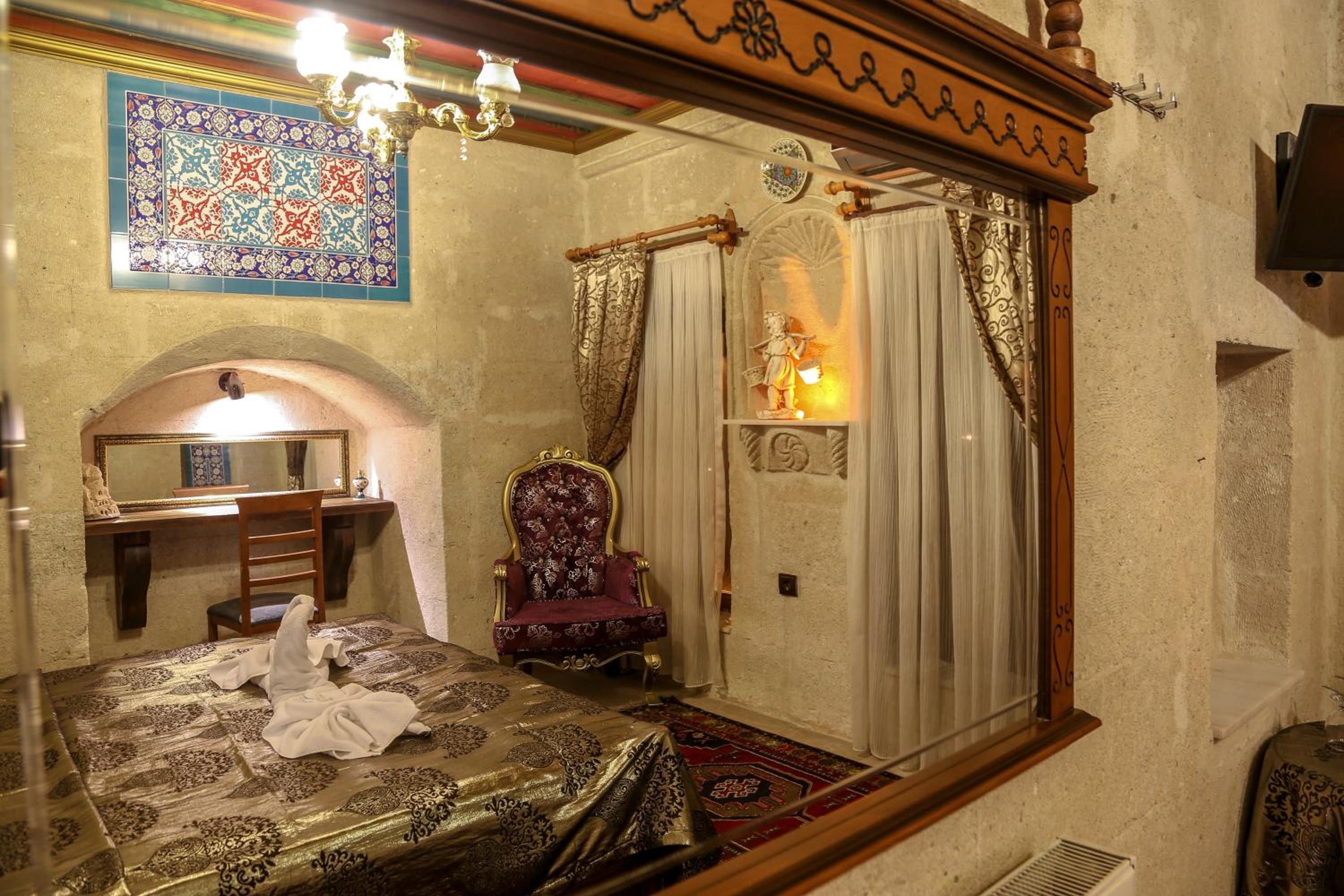 Deluxe Stone Room