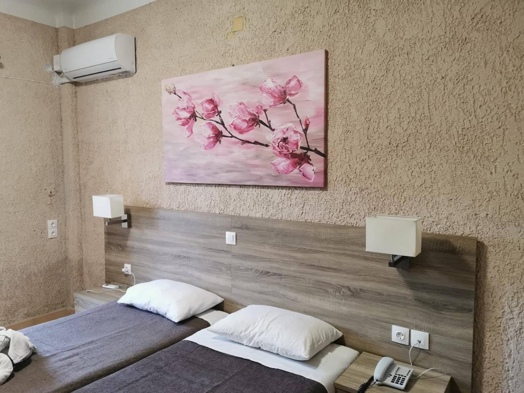 Twin Room - Photo 10