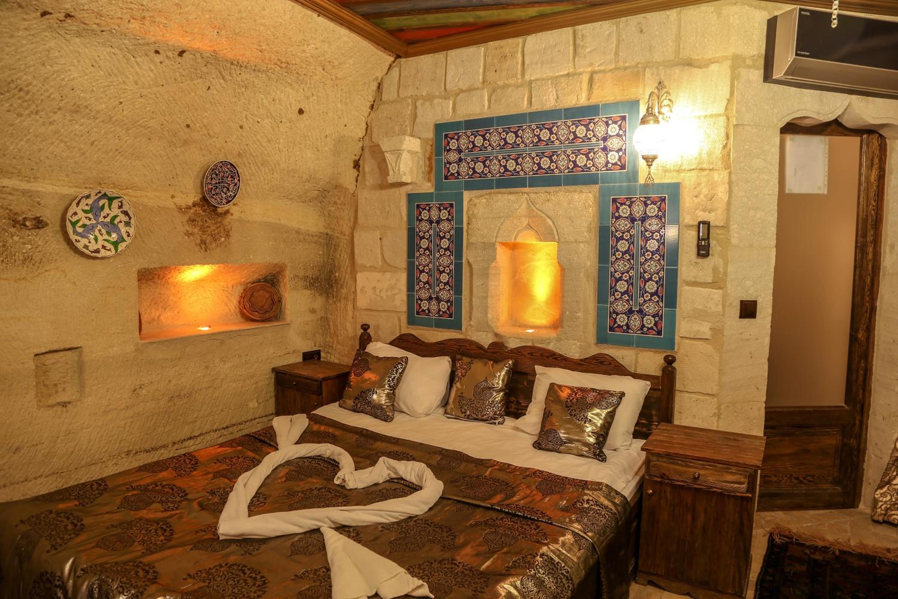 Deluxe Cave Suite (2 Adults) photo 1