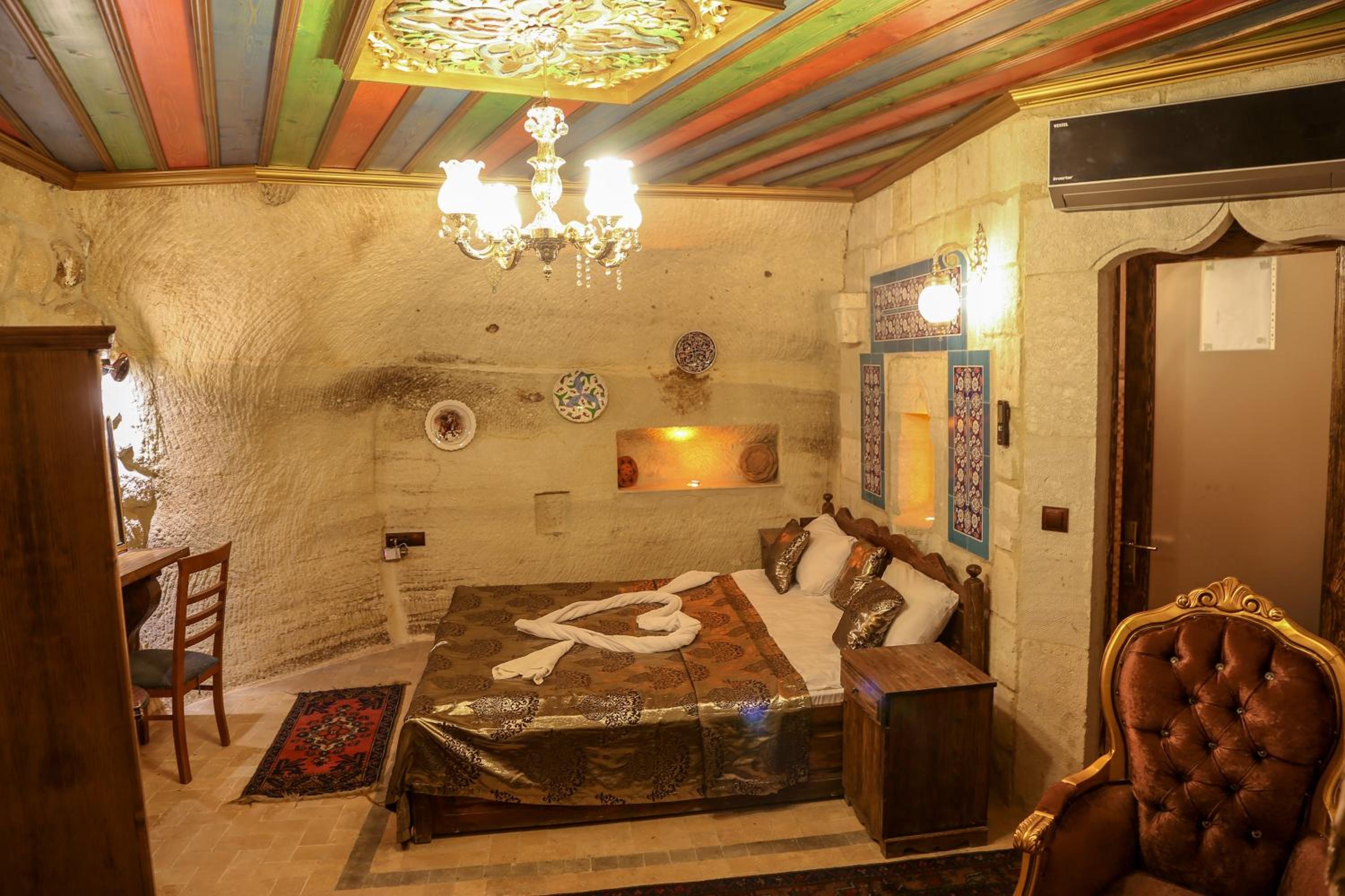 Deluxe Cave Suite (2 Adults) photo 3