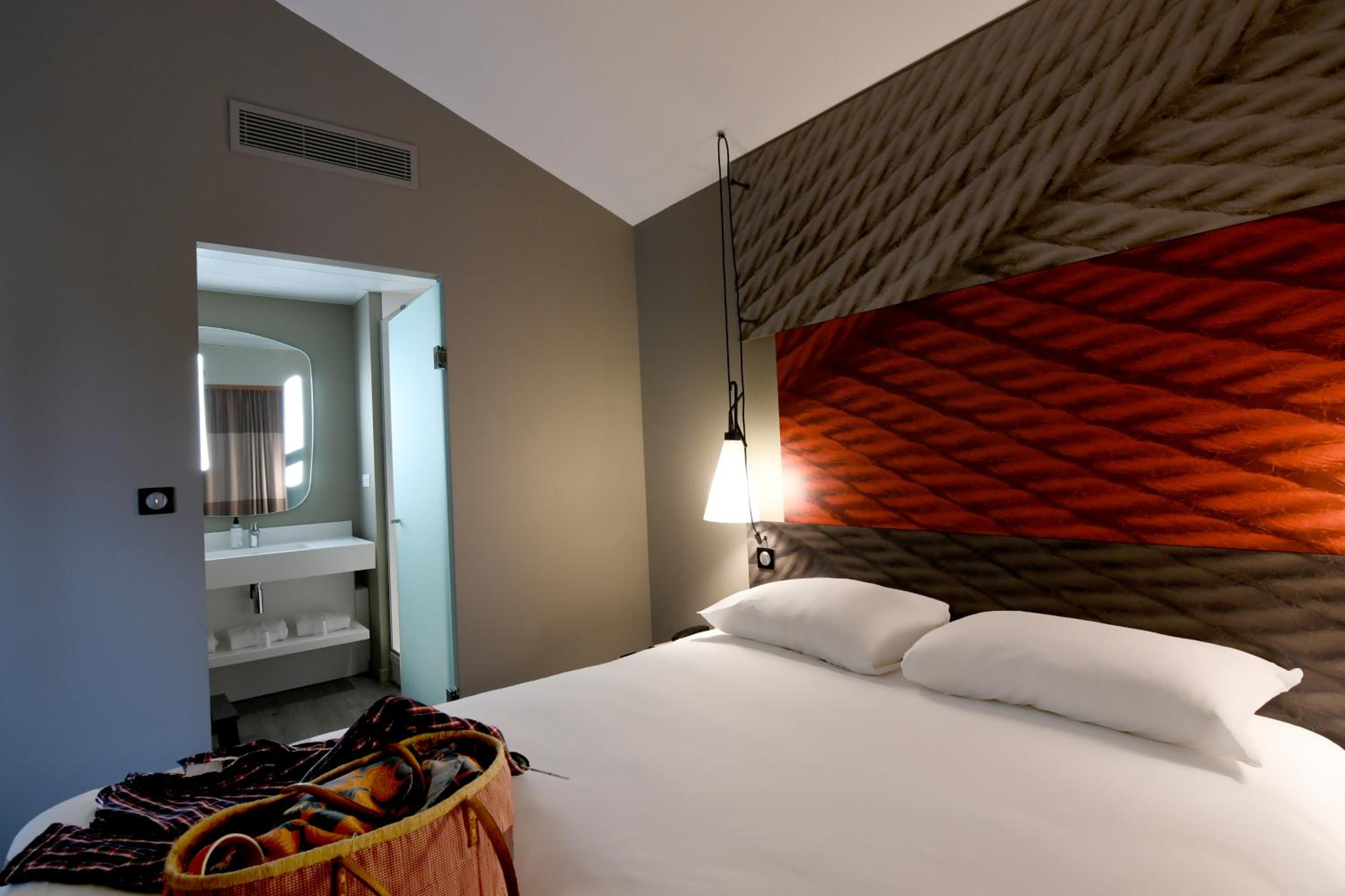 Premium Family Room with Balcony - Photo 9