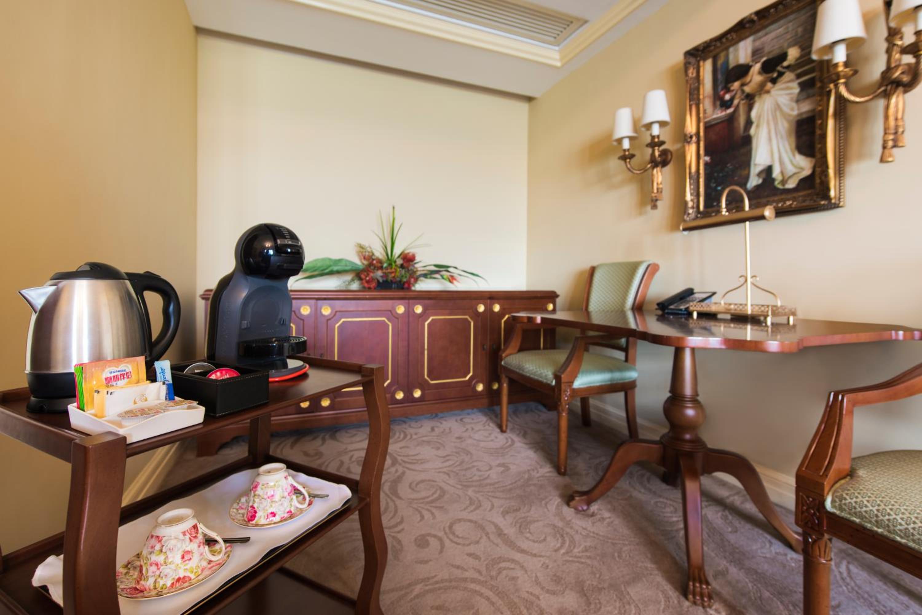 Twin Suite with City View and Balcony - Photo 5