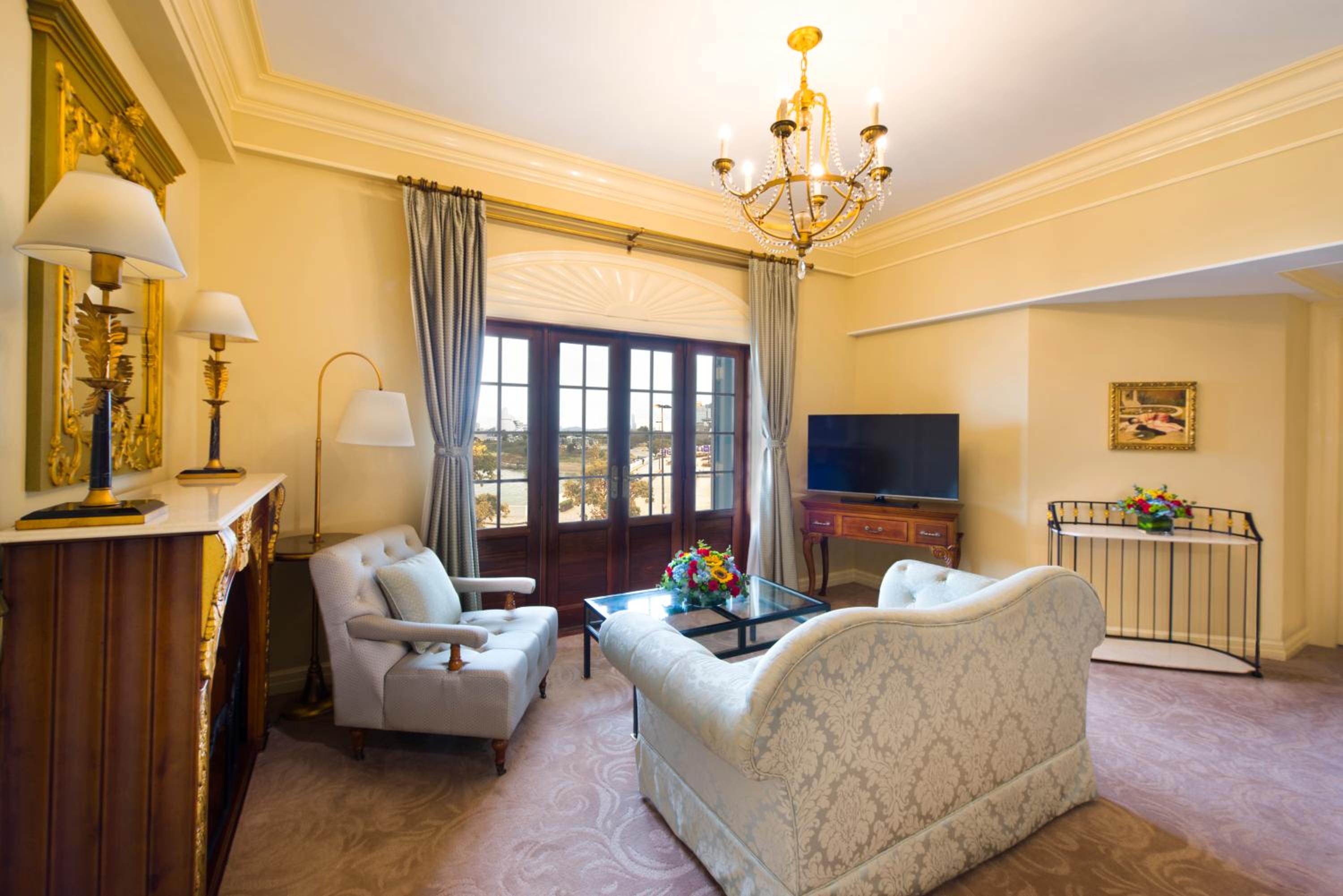 Twin Suite with City View and Balcony - Photo 1