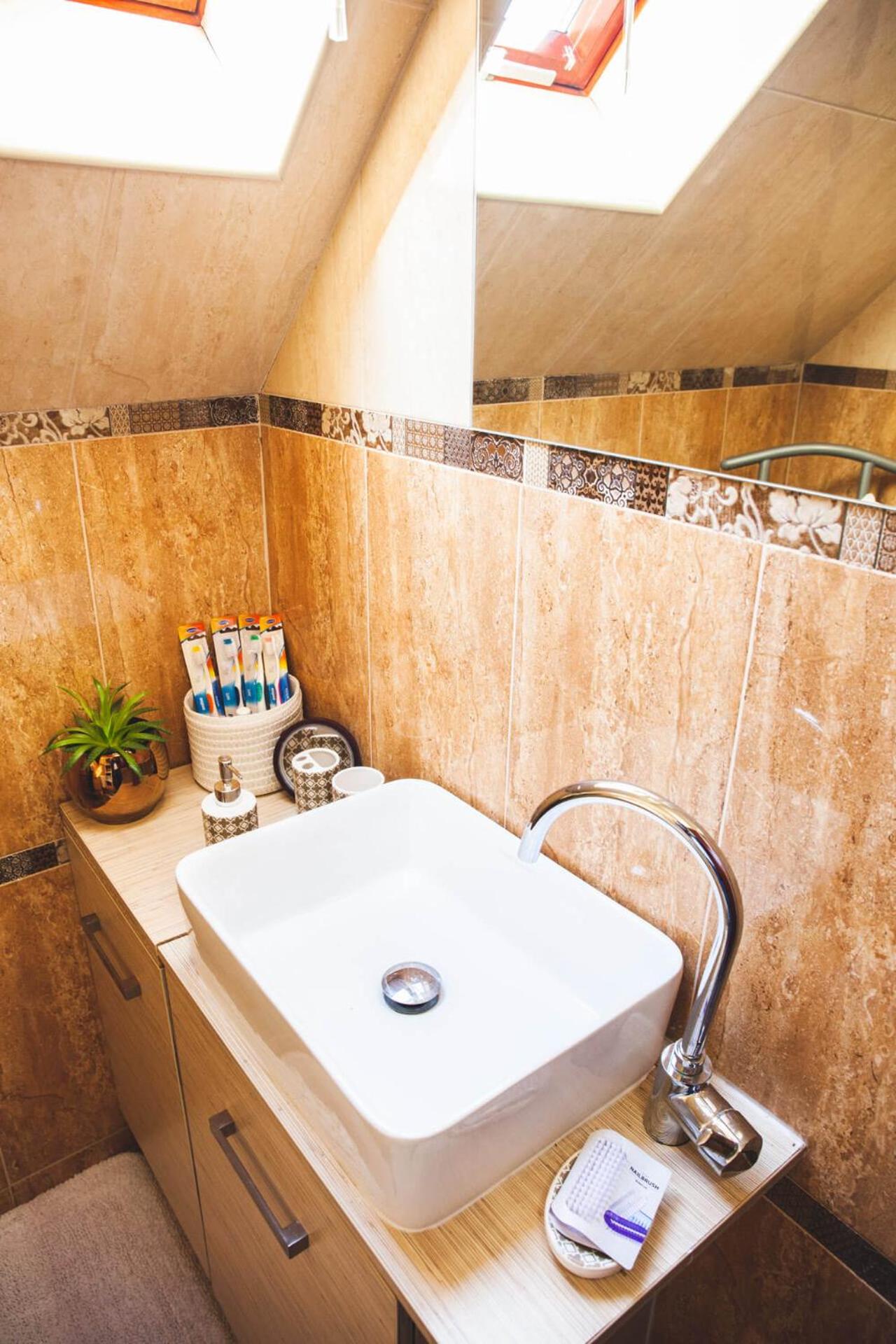 Quadruple Room with Private Bathroom photo 2