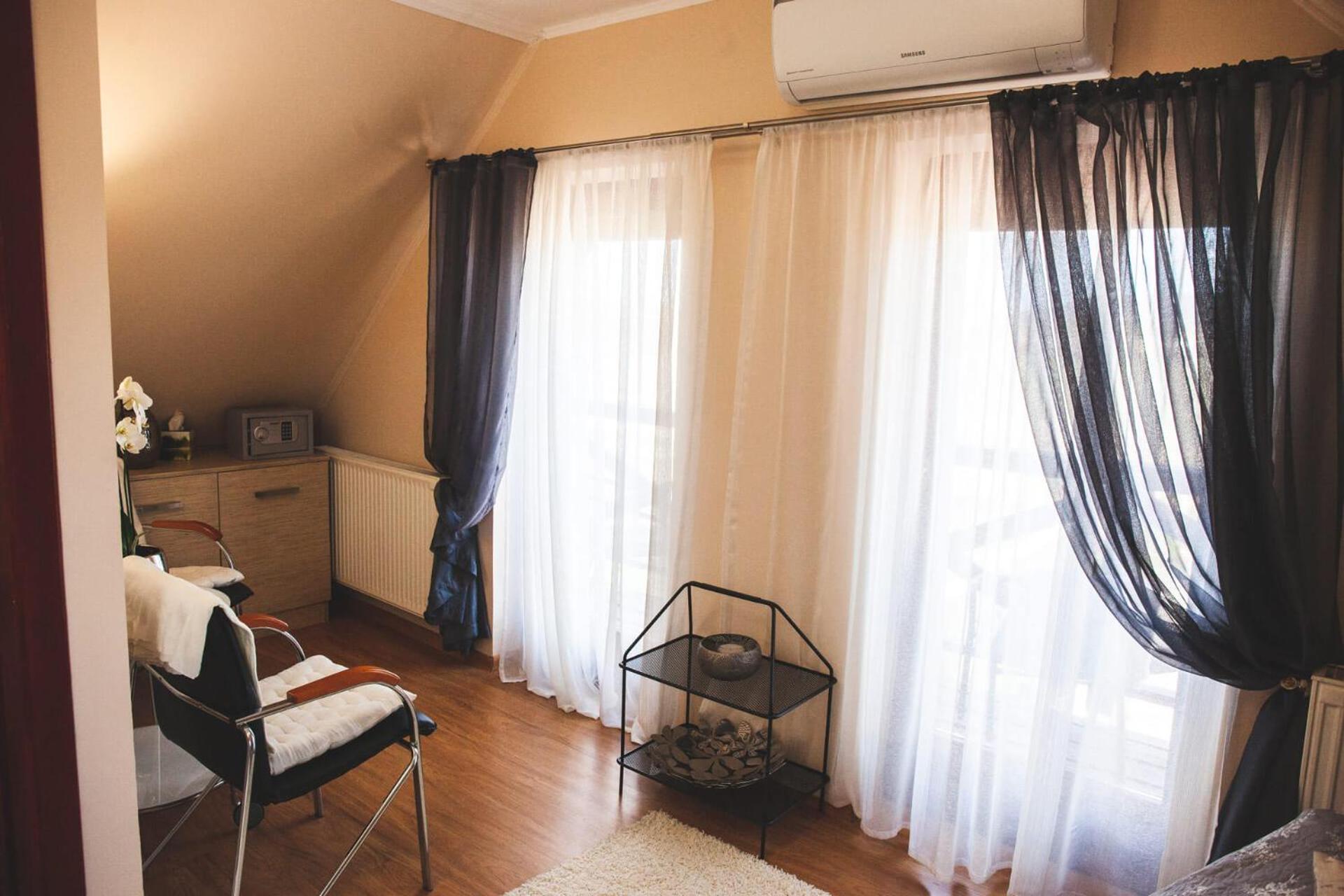 Quadruple Room with Private Bathroom photo 2