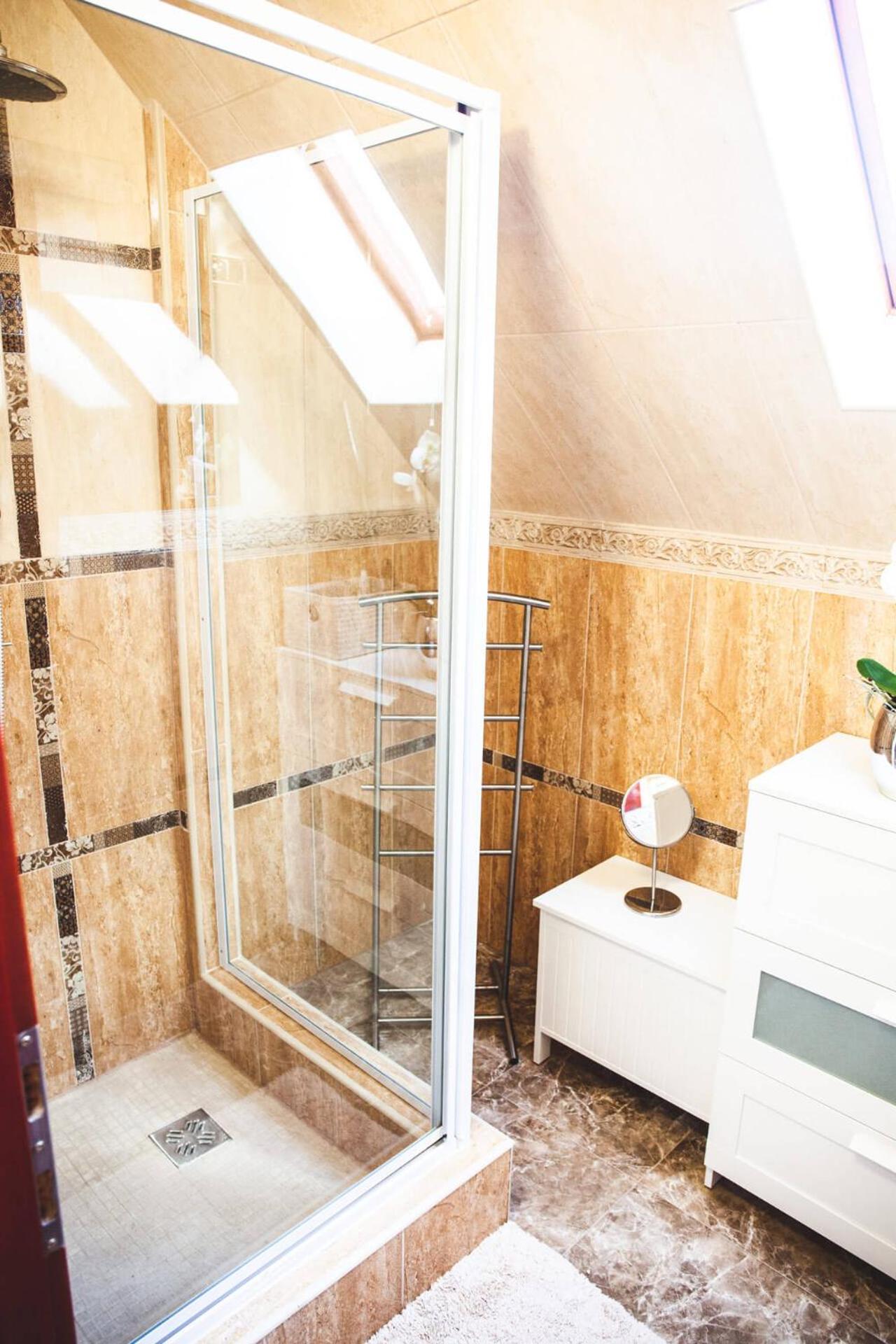 Quadruple Room with Private Bathroom photo 3