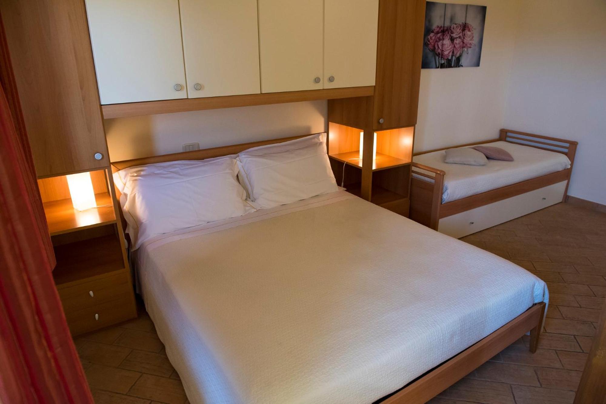 Quadruple Room with Private Bathroom photo 2