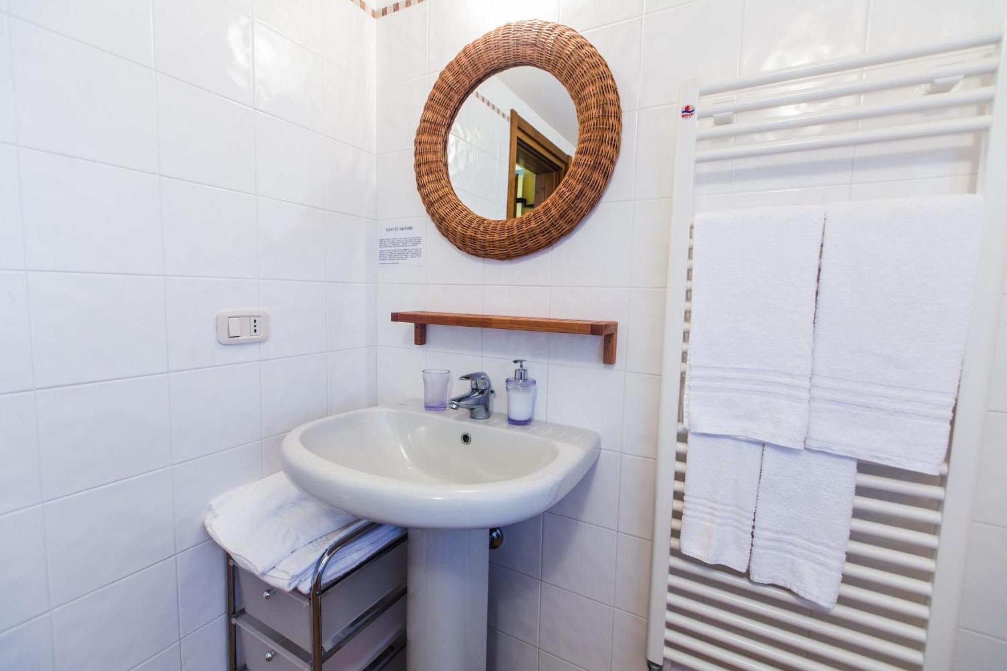 Quadruple Room with Private Bathroom photo 3