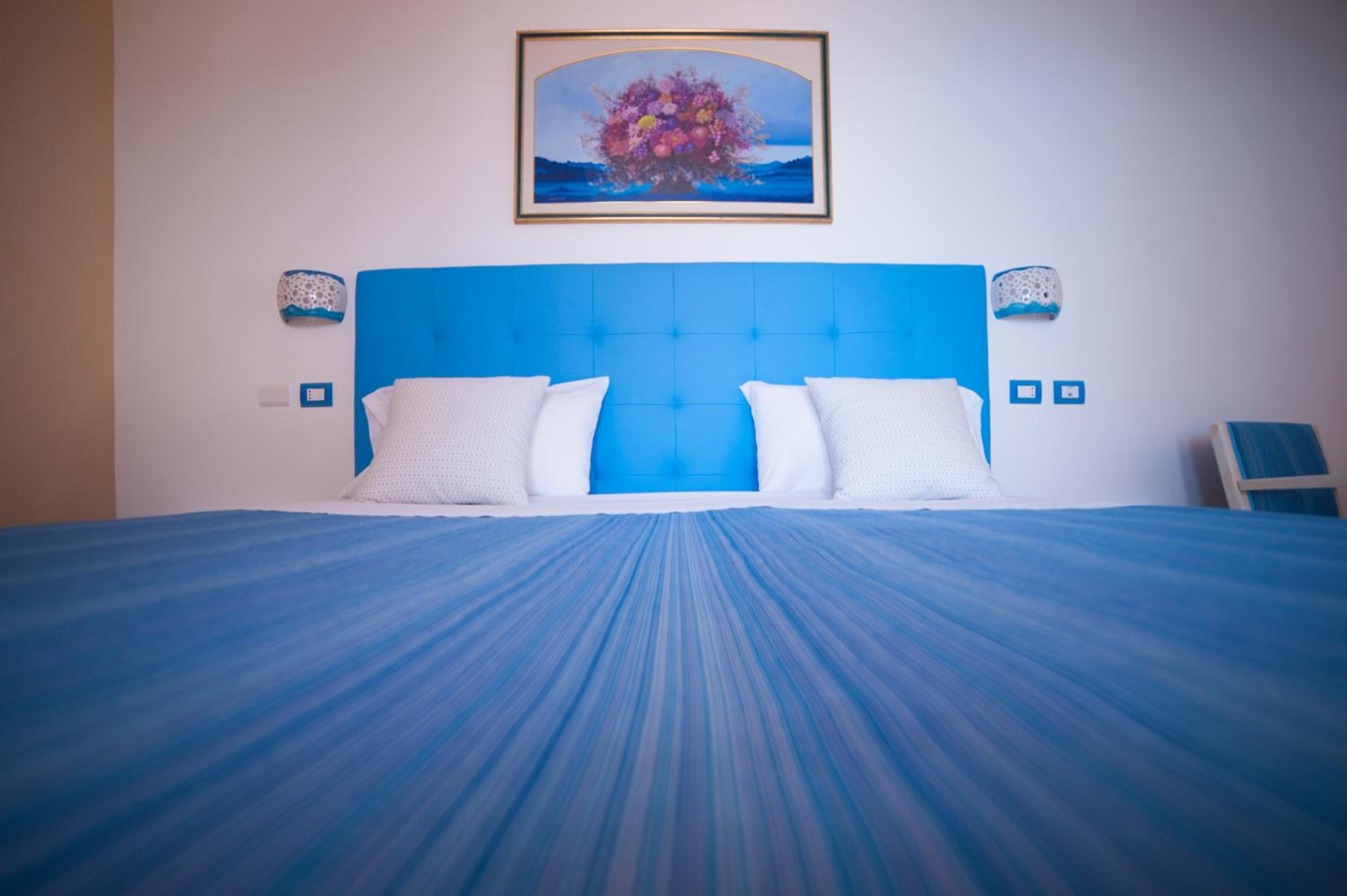 Deluxe Double or Twin Room - Photo 12