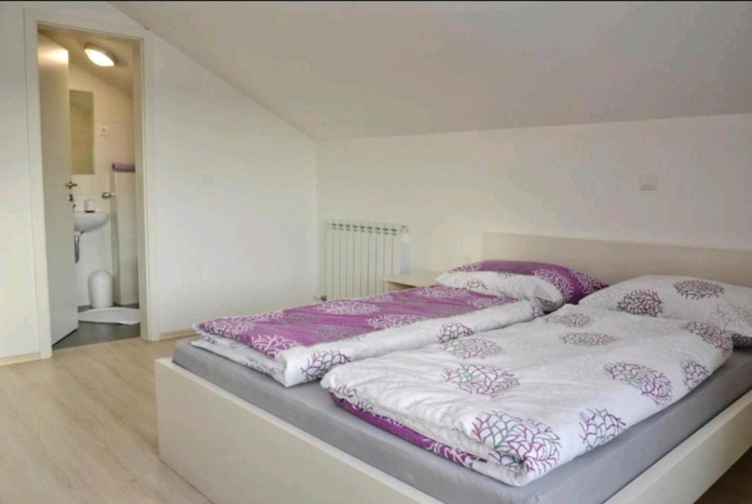 Deluxe Double Room with Shower