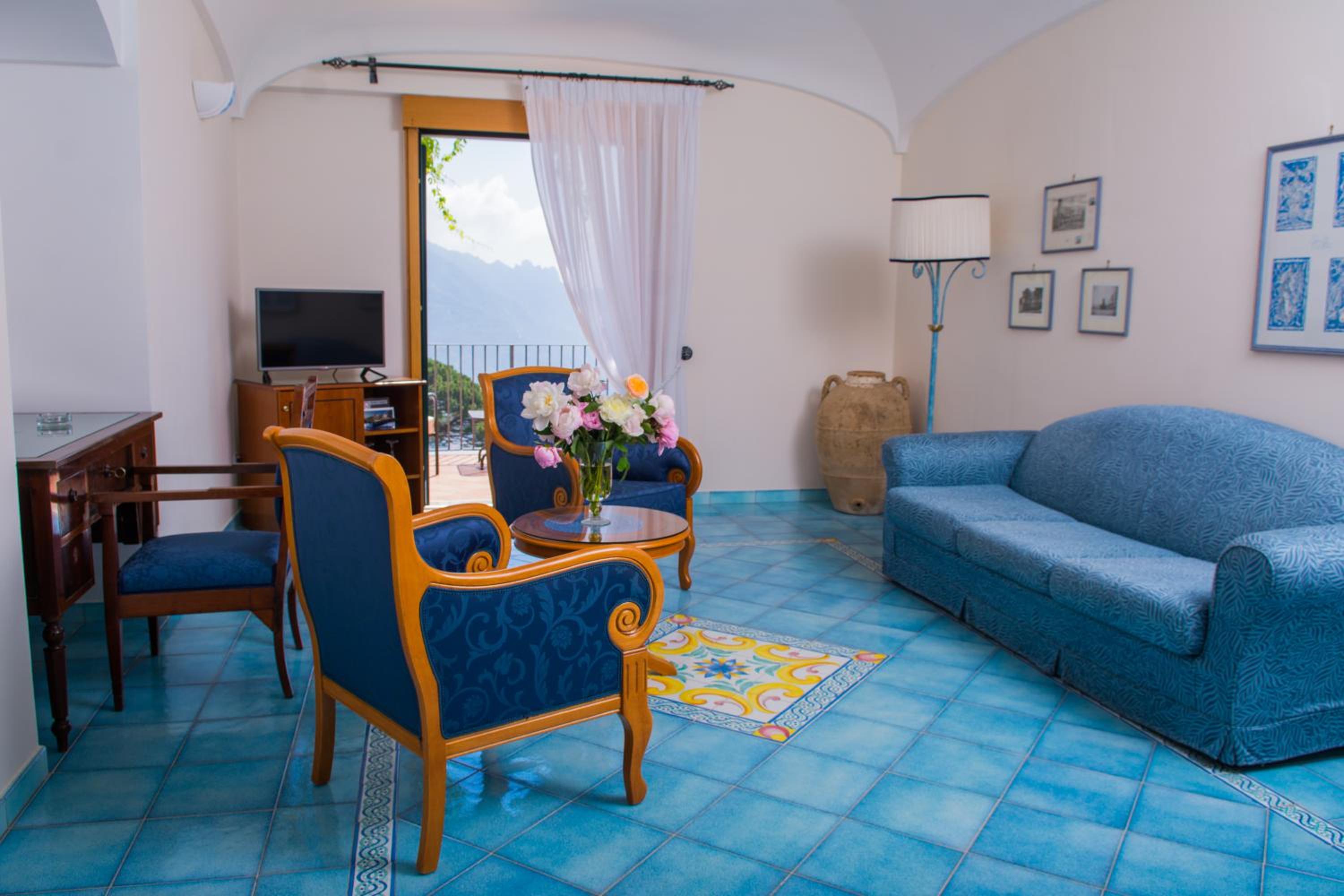 Junior Suite with Sea View - Photo 3