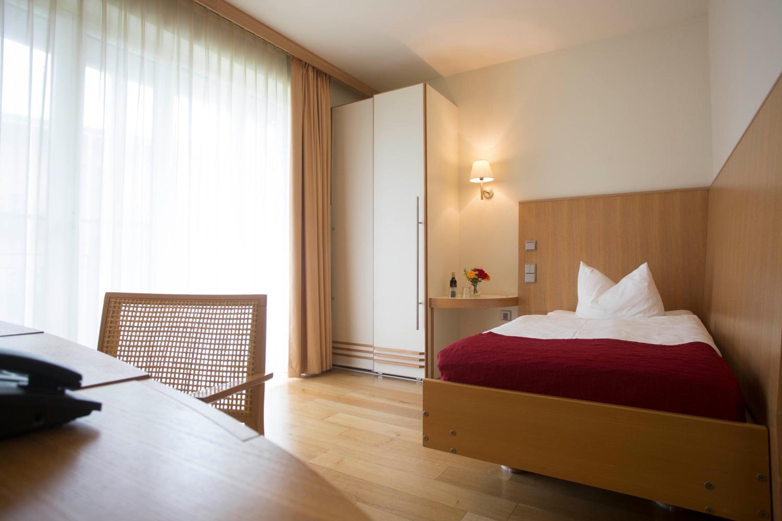 Standard Single Room with Lake View photo 1