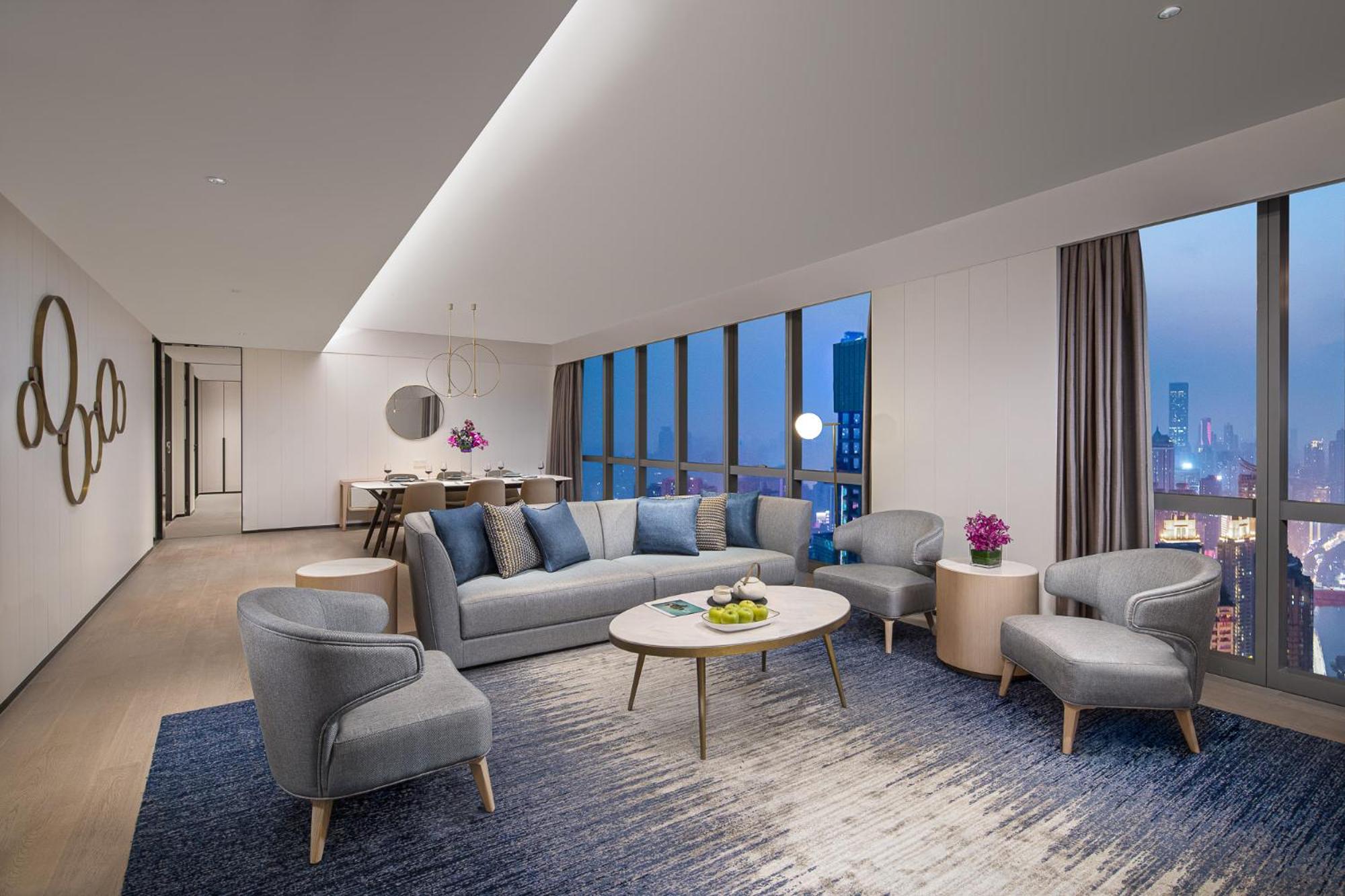 2 Bedroom Premier - Luggage Delivery Service