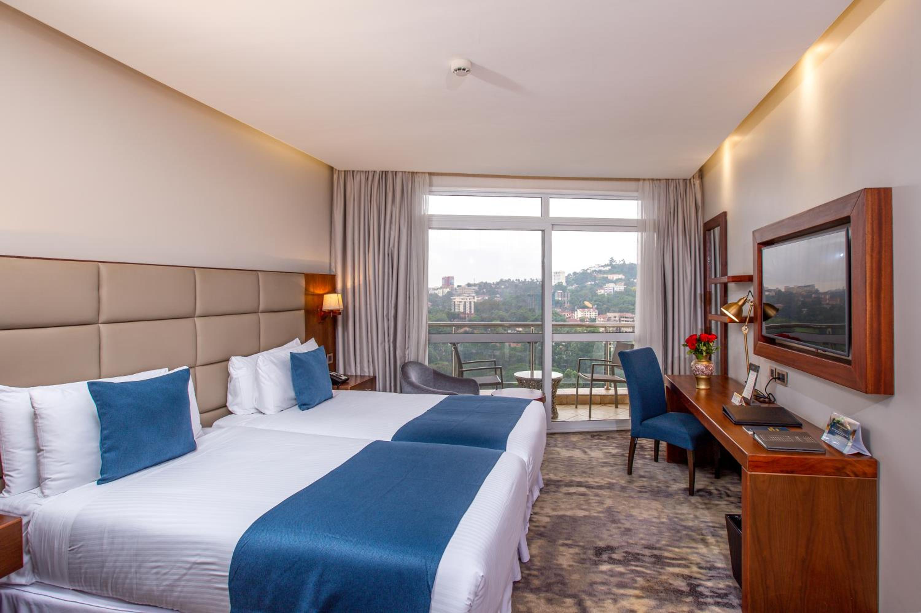 Deluxe Twin Room with Balcony photo 3