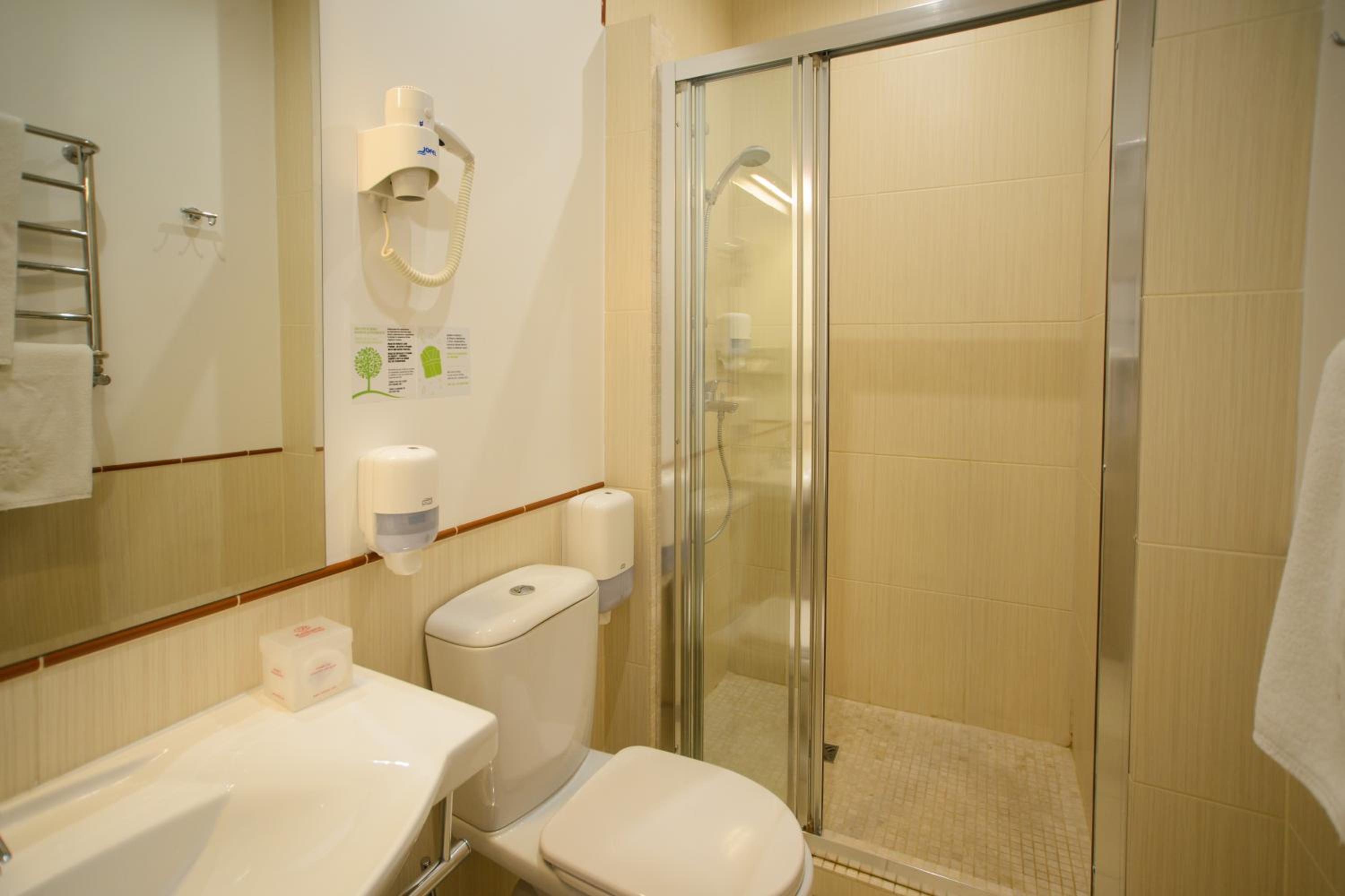 Double or Twin Room photo 3