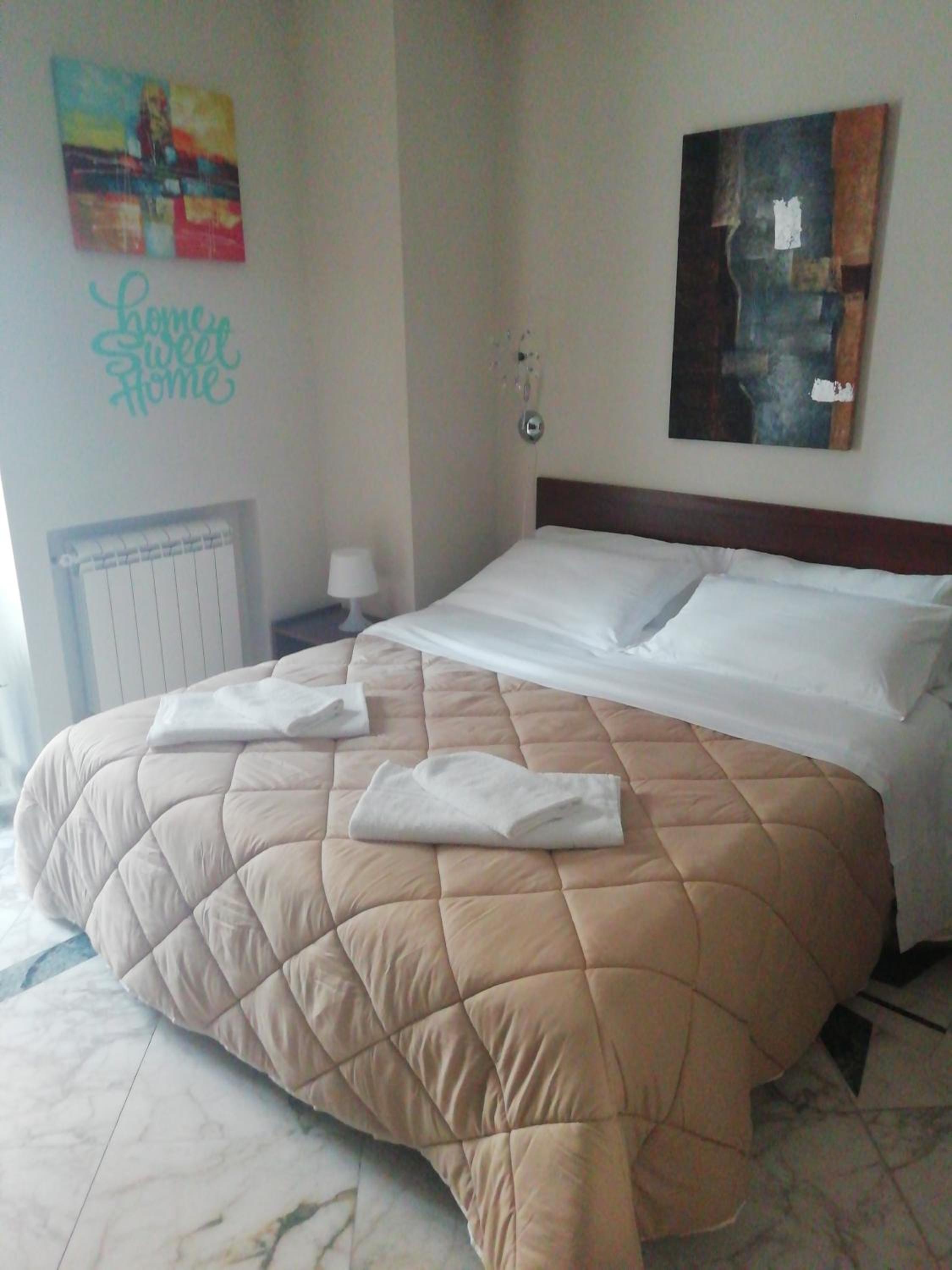 Double Room with Balcony - Photo 8