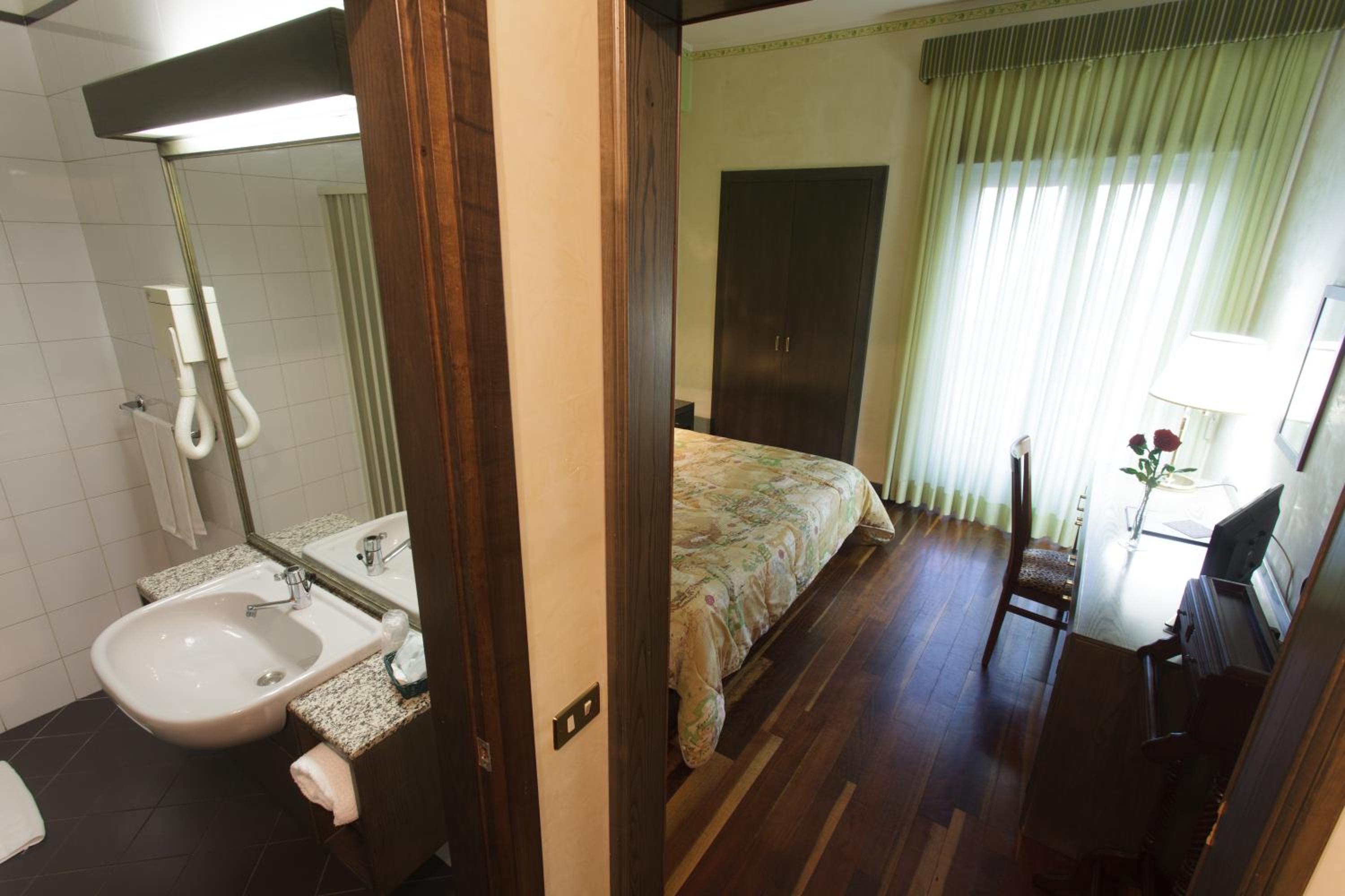Deluxe Double Room - Photo 2