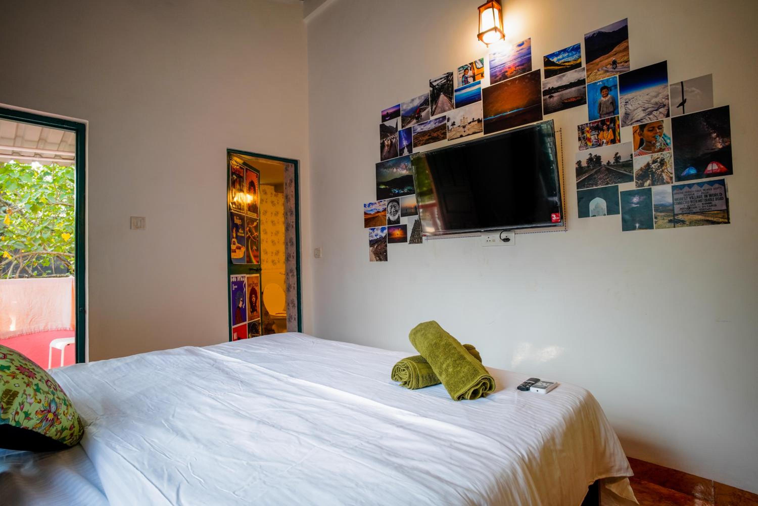 Double Room with Balcony - Photo 4
