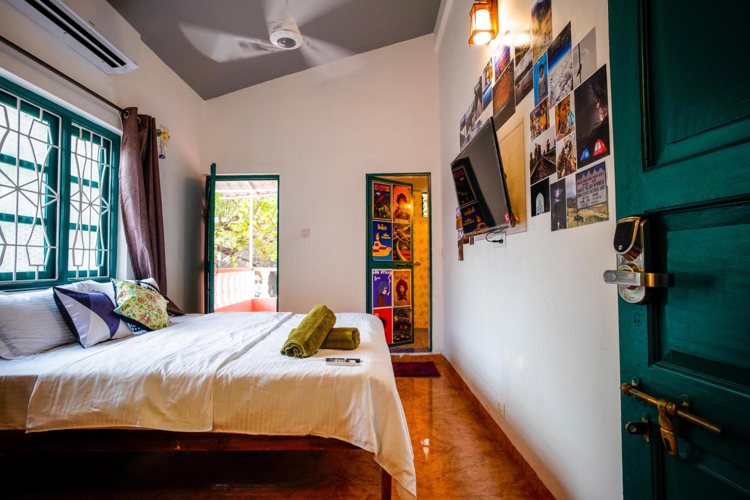 Double Room with Balcony - Photo 3