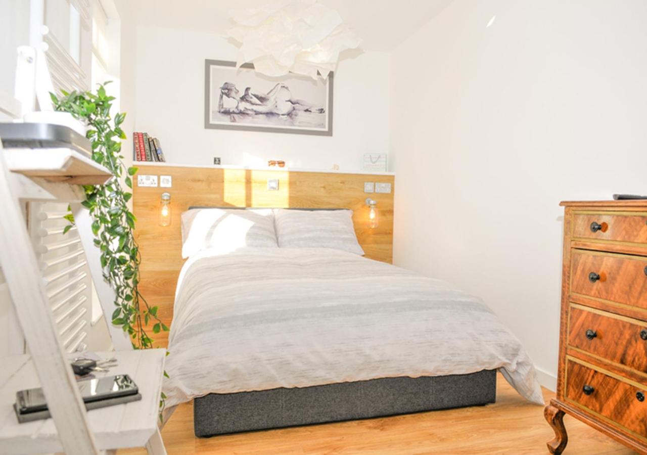 One-Bedroom House photo 1