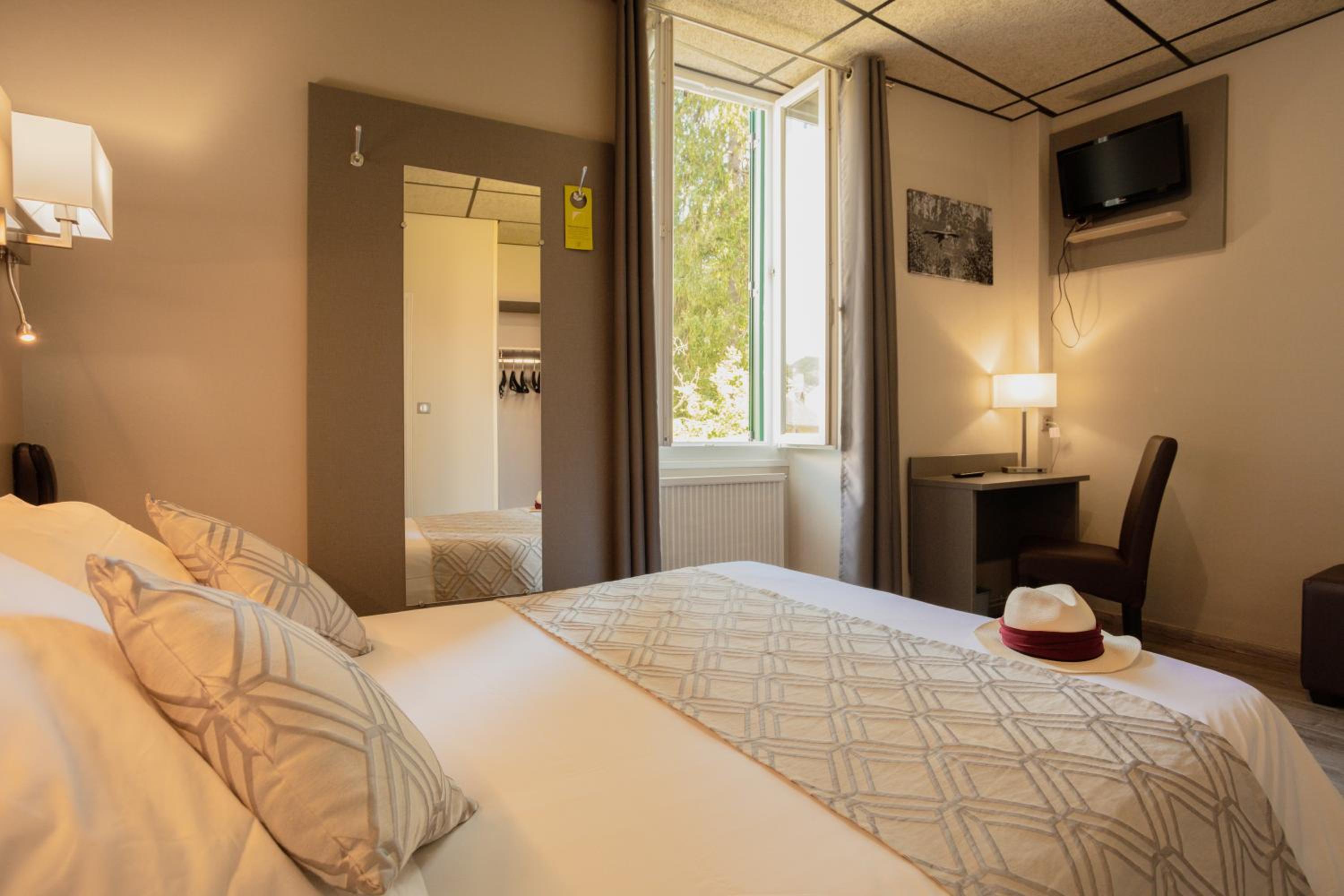 Superior Double Room - Photo 1
