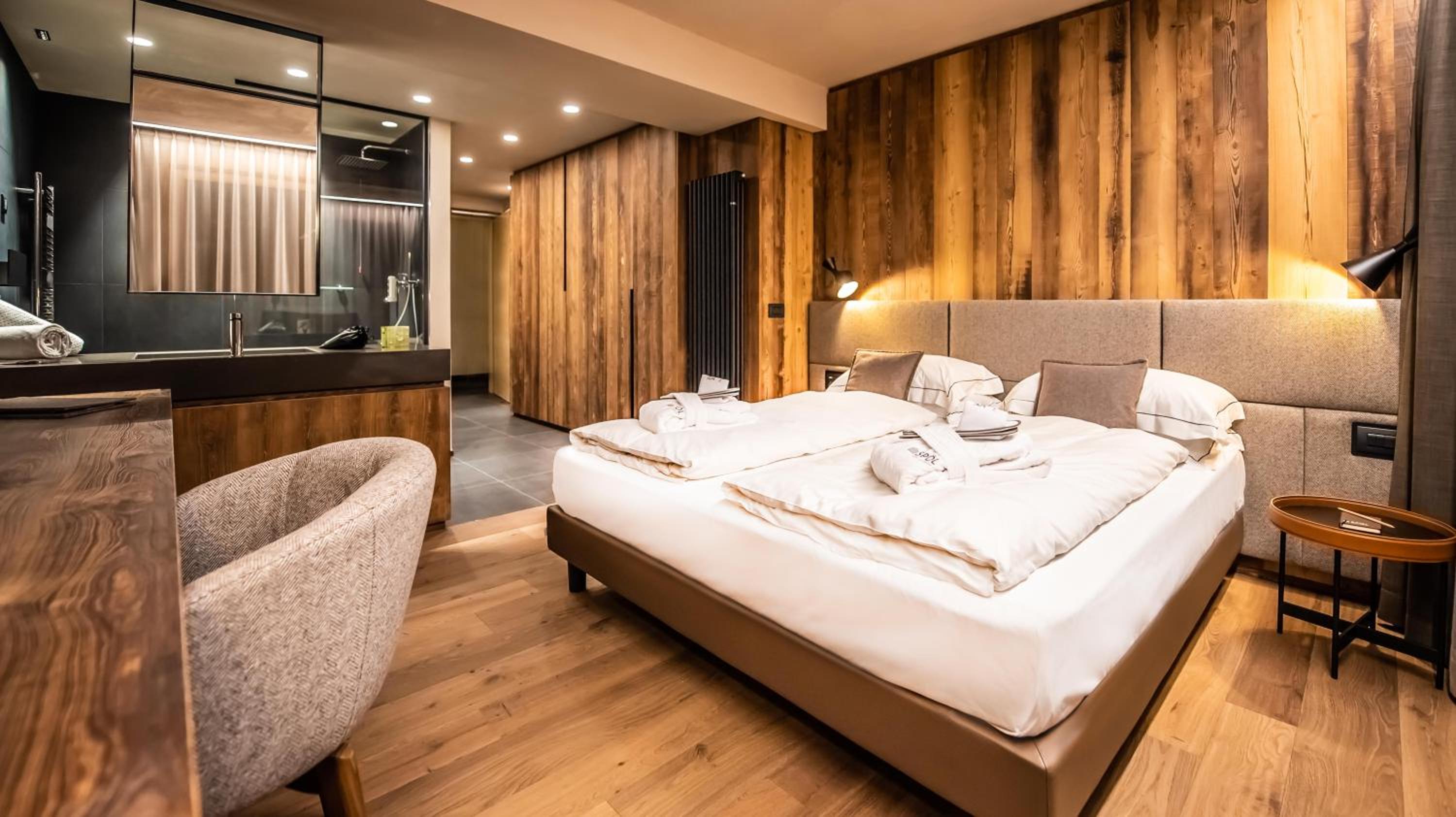 King Room with Balcony photo 1