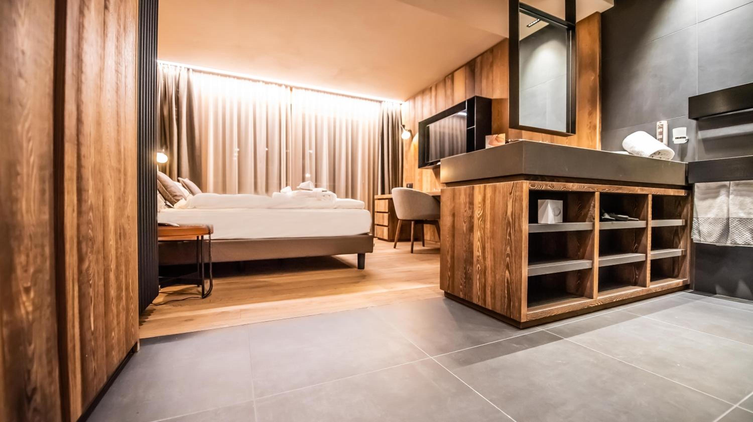 King Room with Balcony photo 2