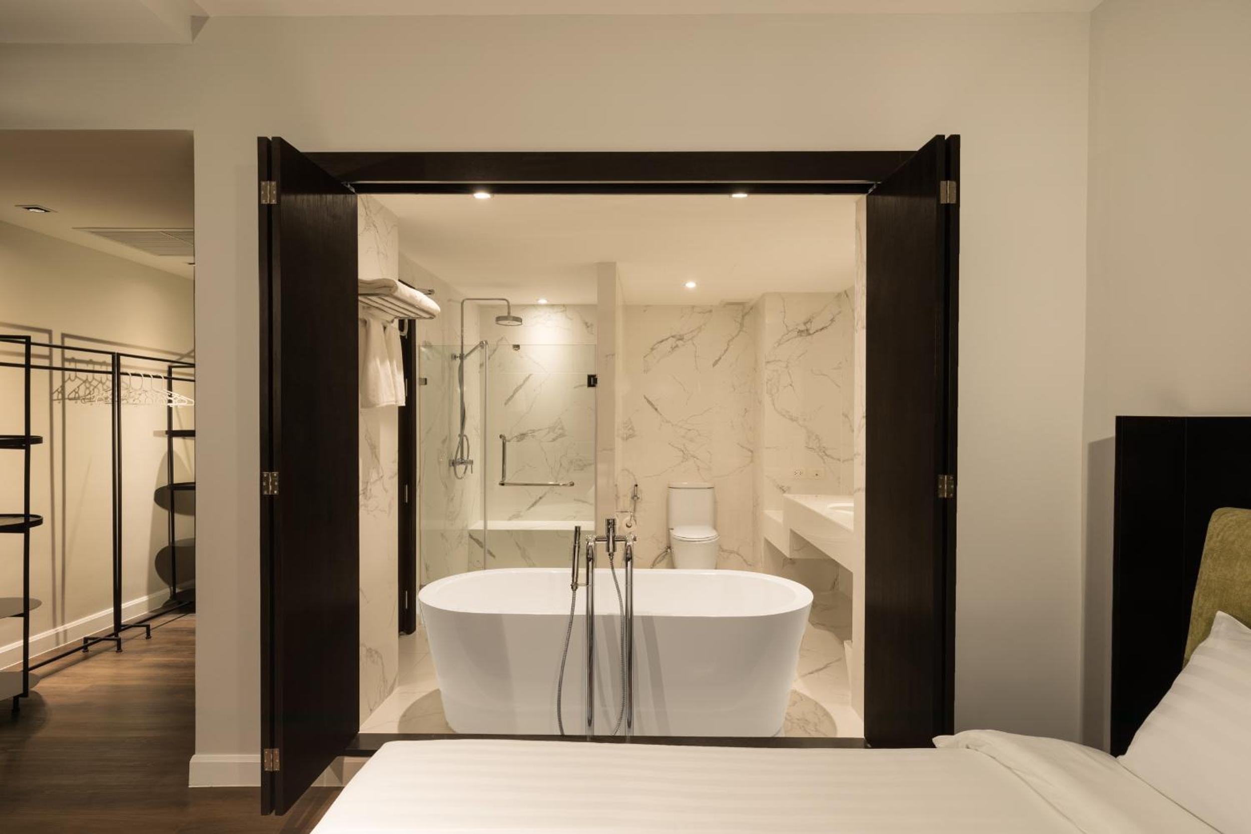 Twin Room with Pool Access photo 3