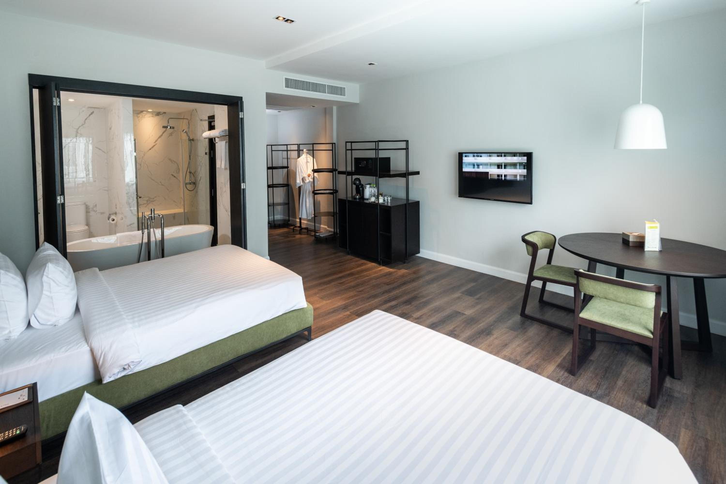 Twin Room with Pool Access photo 2