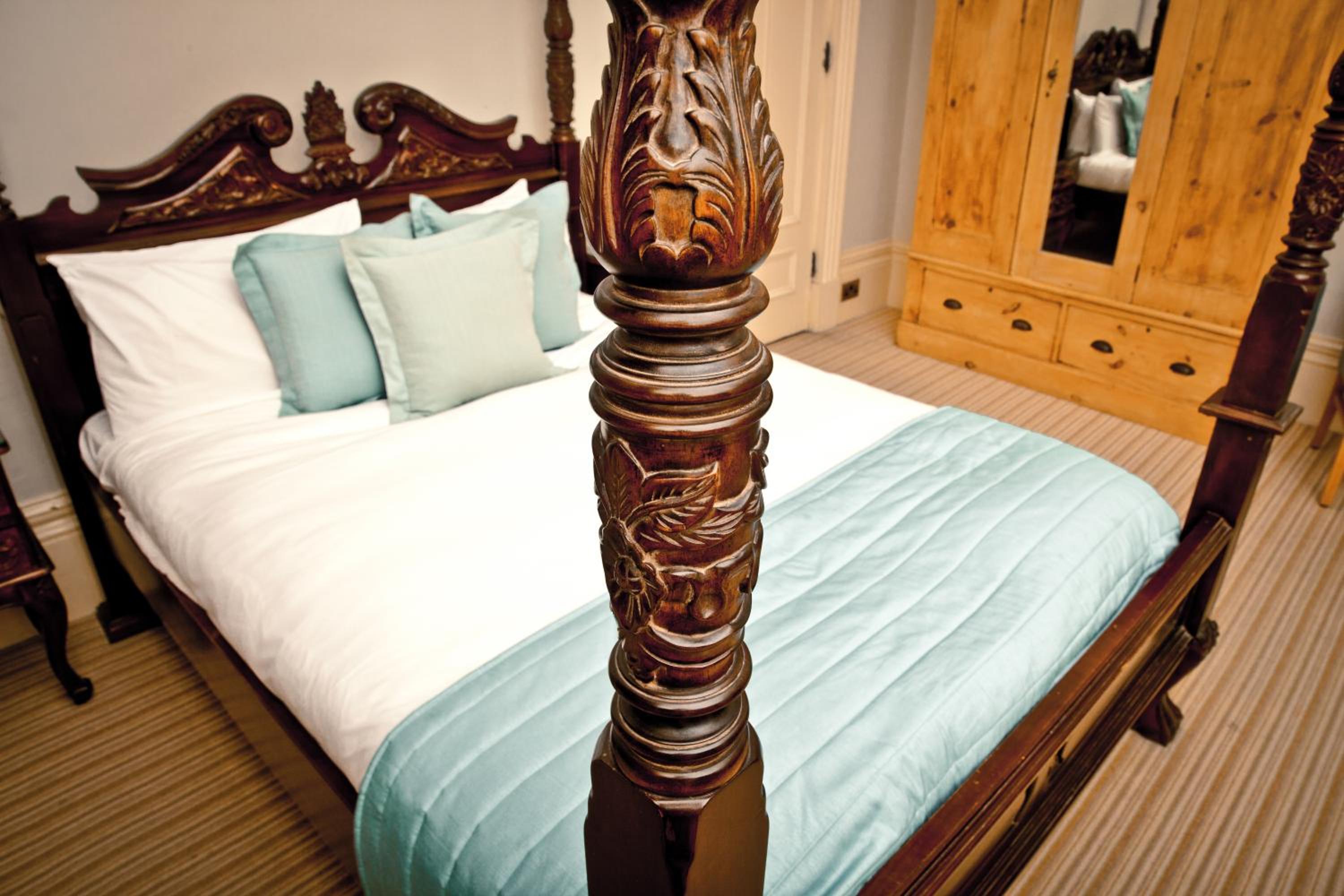 Double Room With Four Poster Bed photo 3