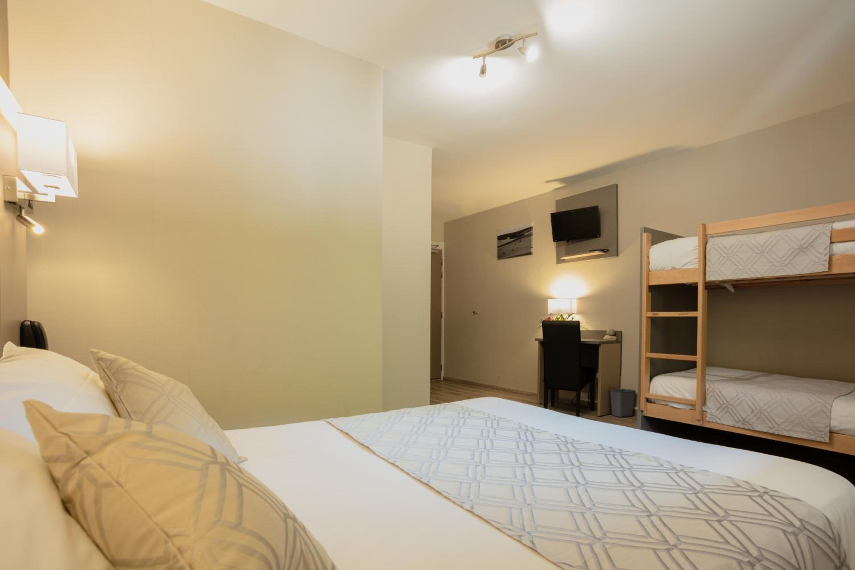 Quadruple Room - Photo 2