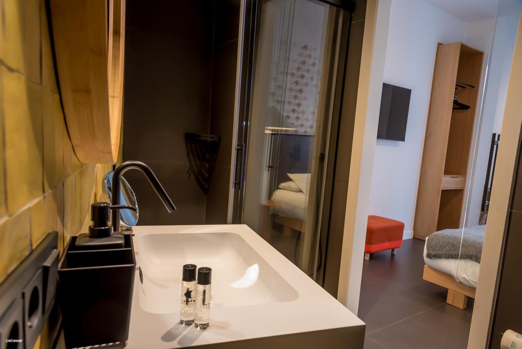 Premium Double Room - Photo 6
