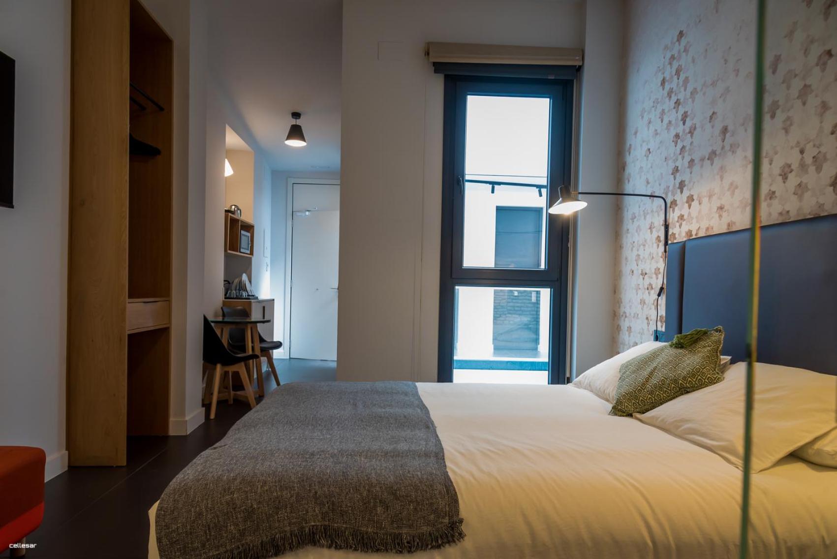 Premium Double Room - Photo 8