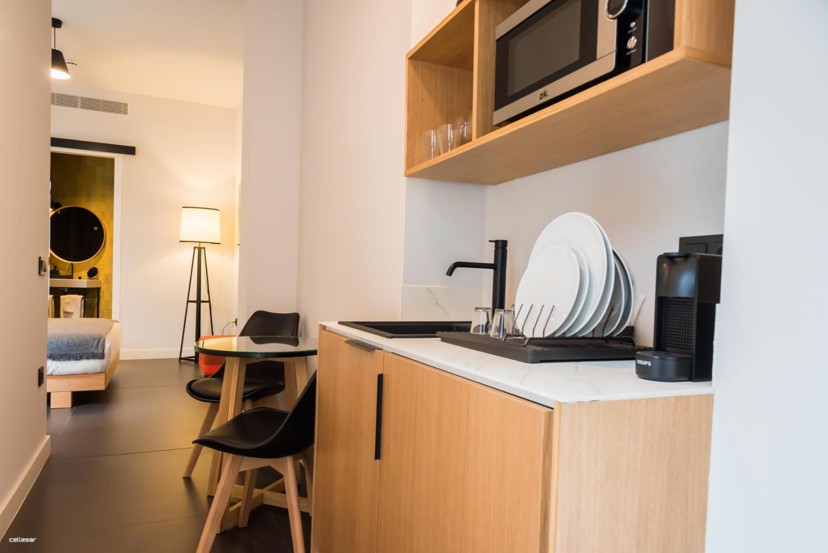 Premium Double Room - Photo 9