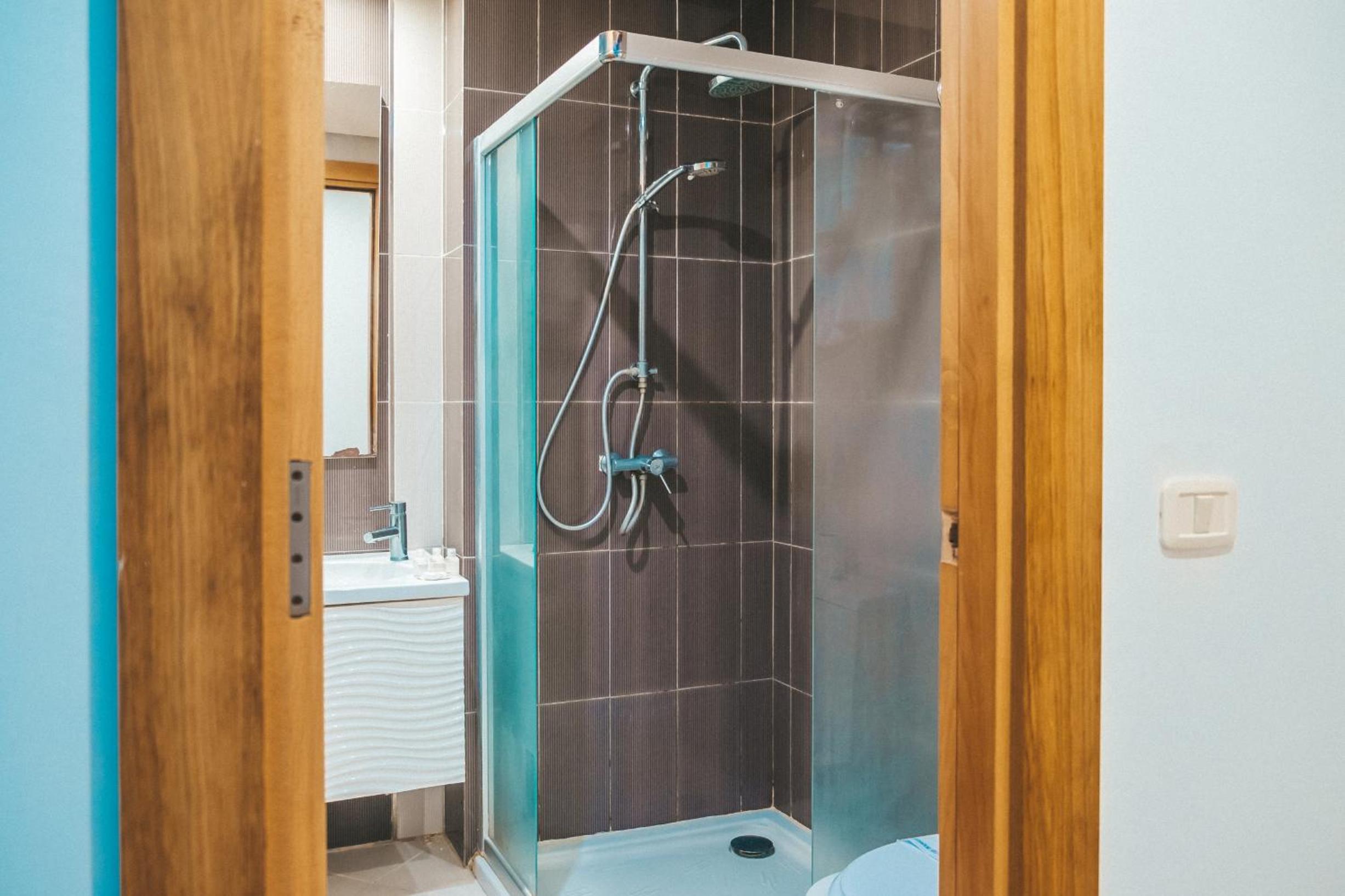Standard Double or Twin Room - Photo 12