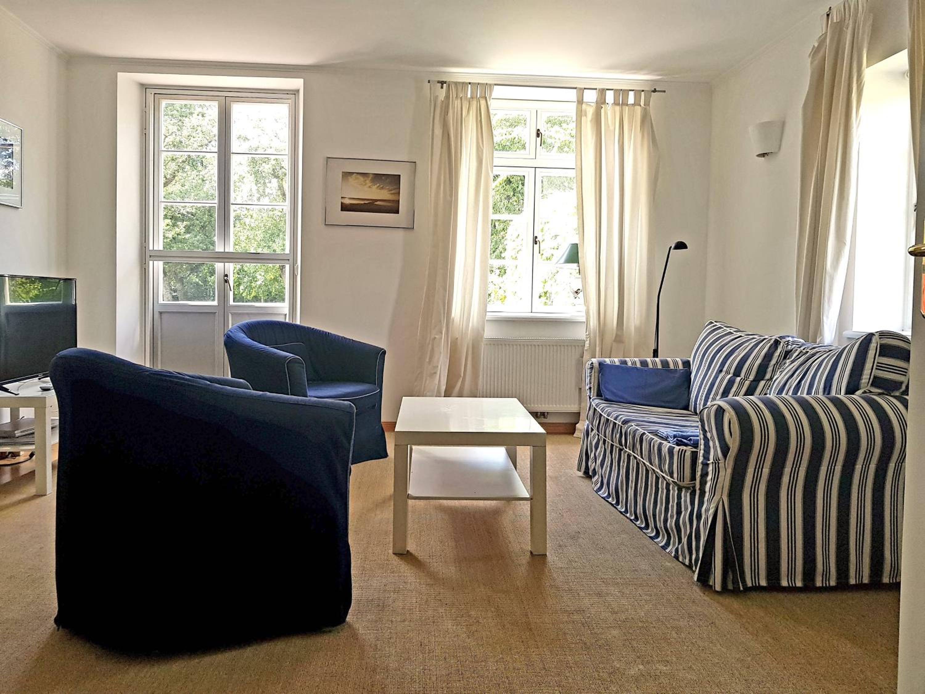 Three-Bedroom House photo 3