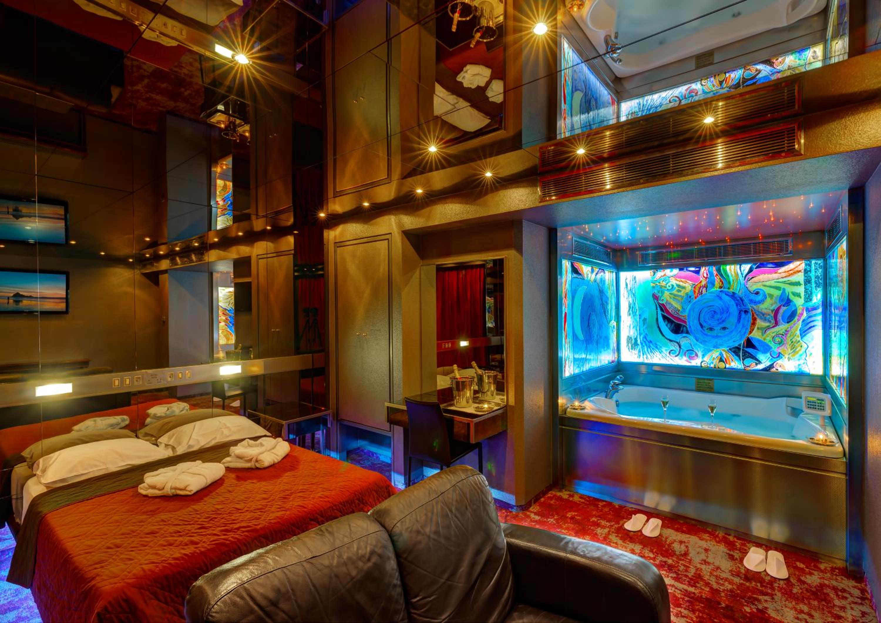 Suite with Spa Bath - Photo 6