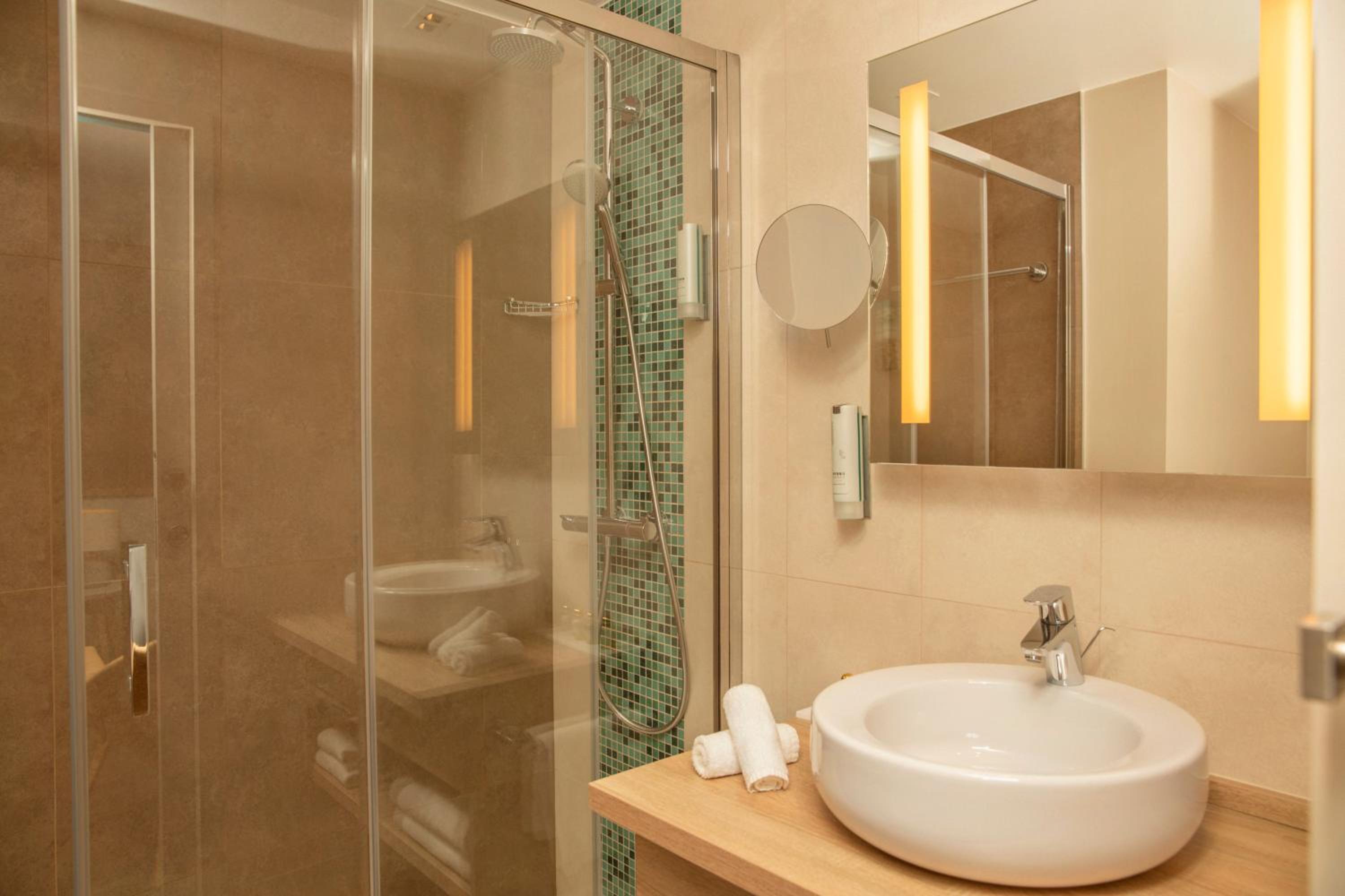 Standard Double or Twin Room - Photo 4
