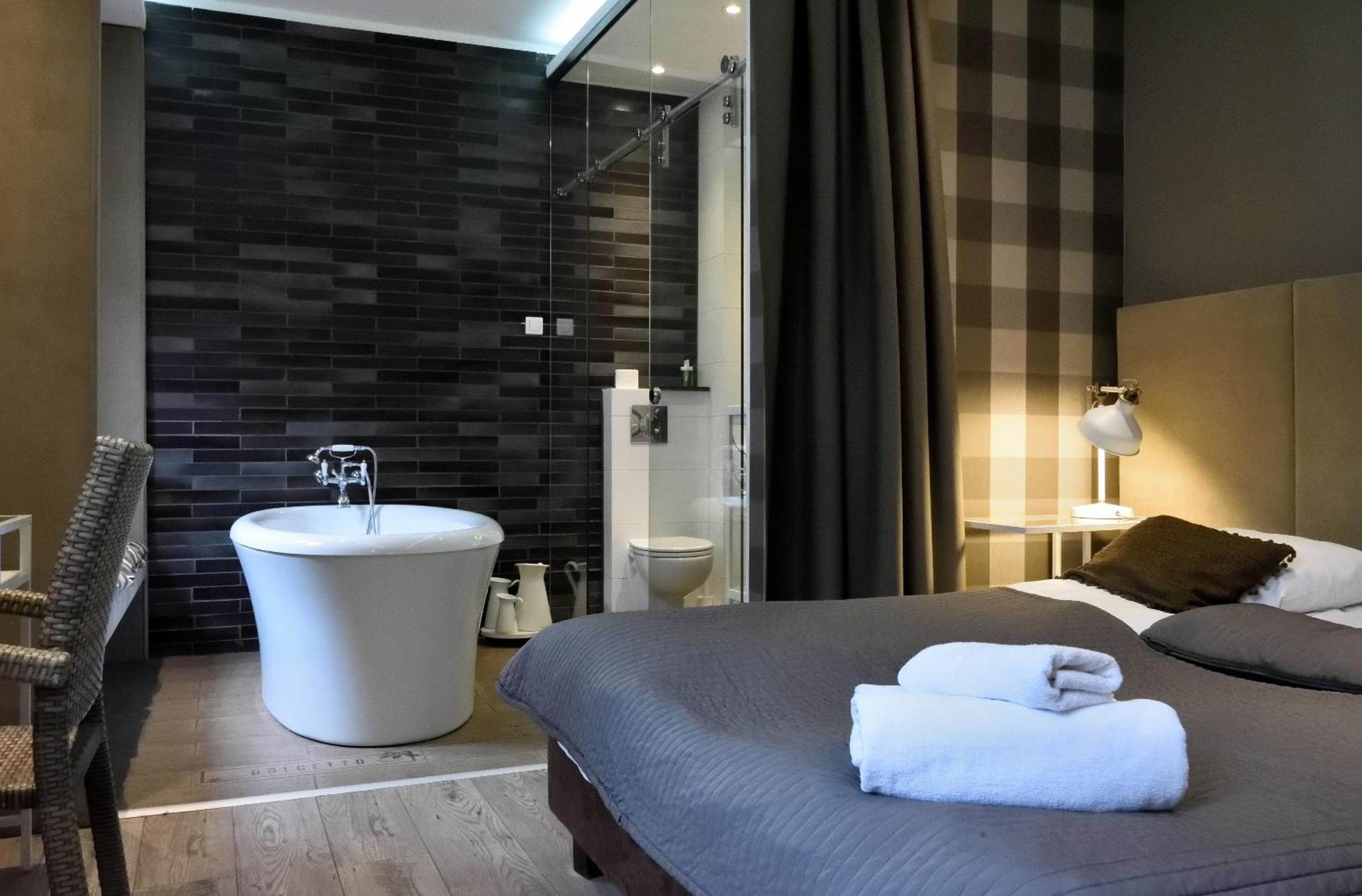 Double Room - Photo 5