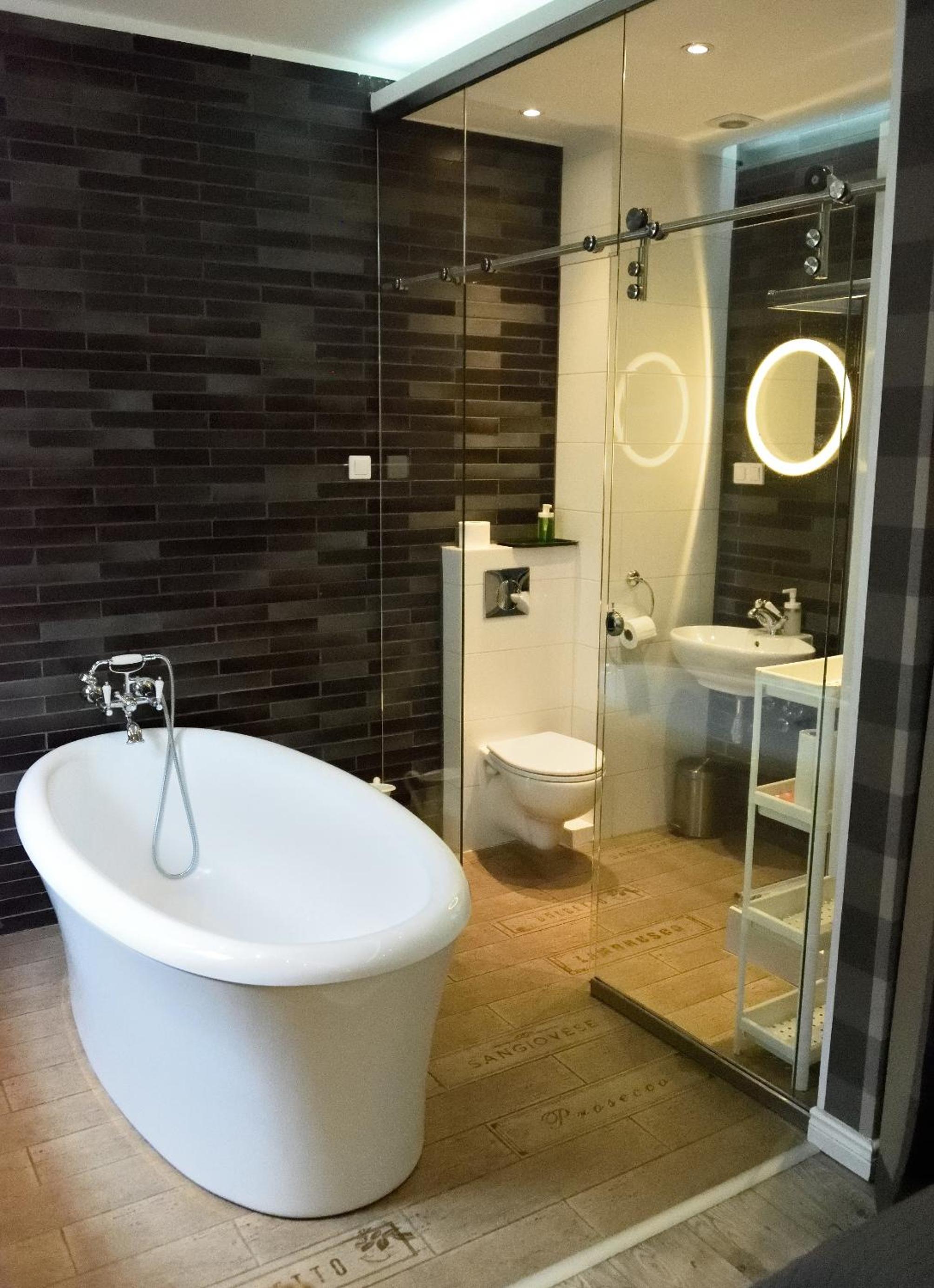 Double Room - Photo 9