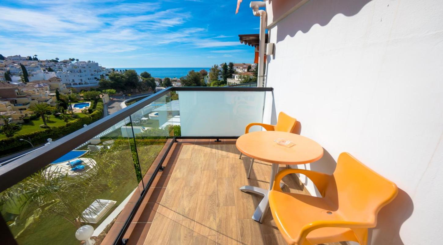 Double or Twin Room with Terrace and Sea View photo 3