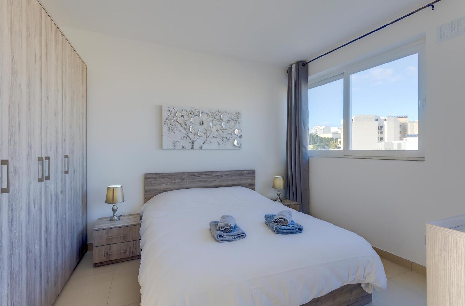 One-Bedroom Apartment - Photo 1