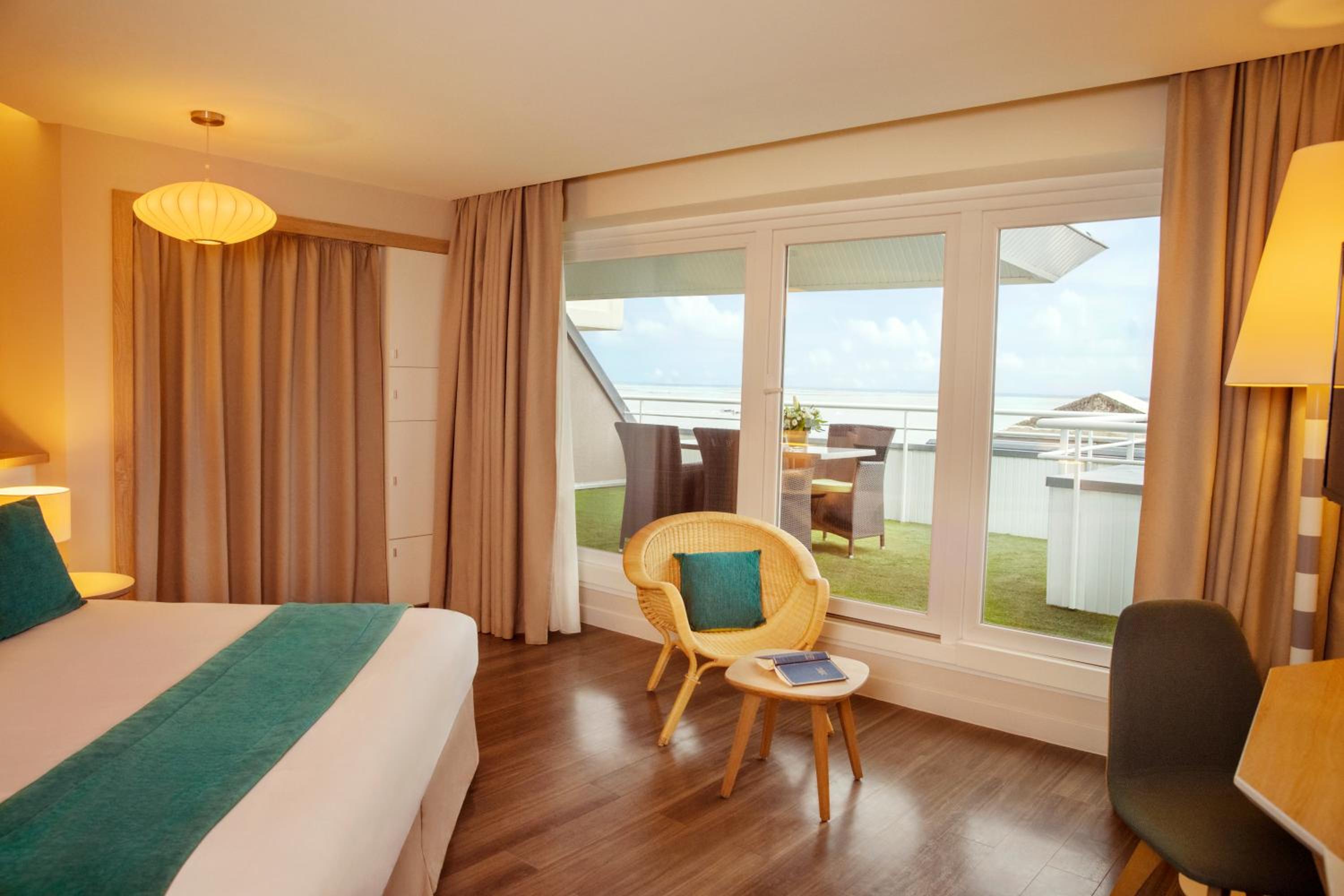 Deluxe Double Room with Balcony and Sea View