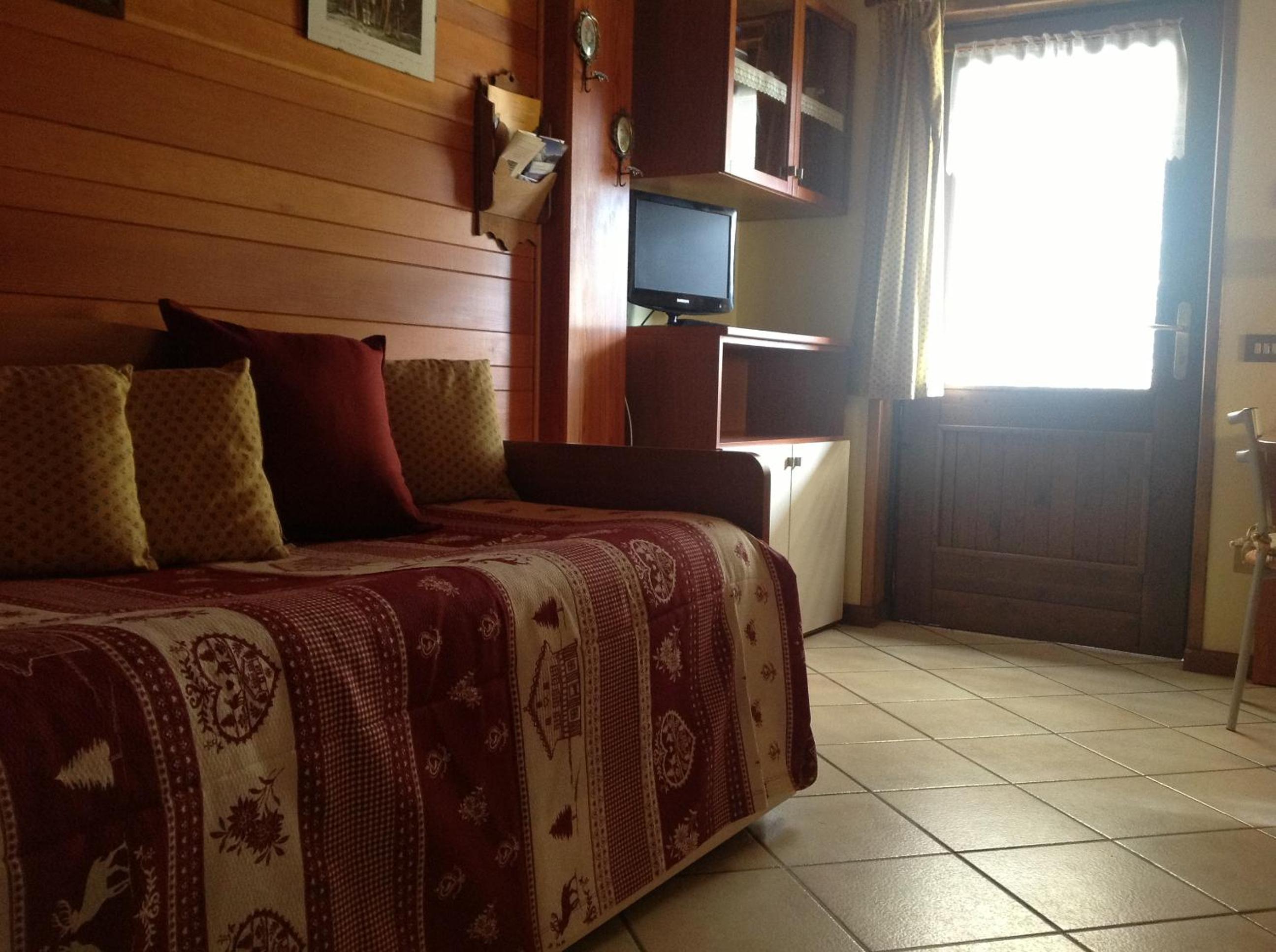 Studio (2 Adults)