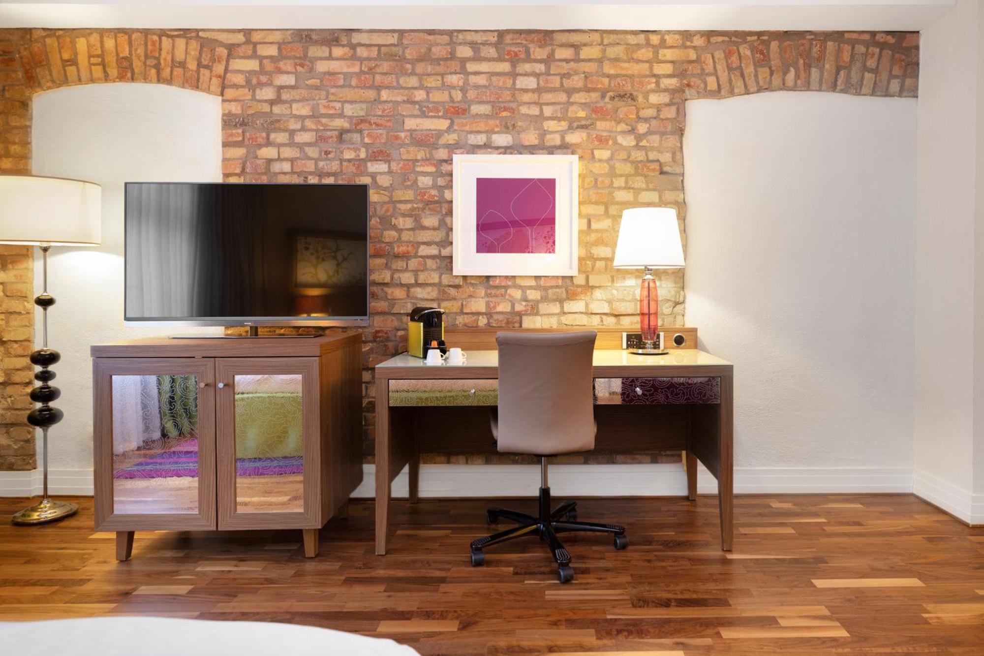 Deluxe Room - Photo 9