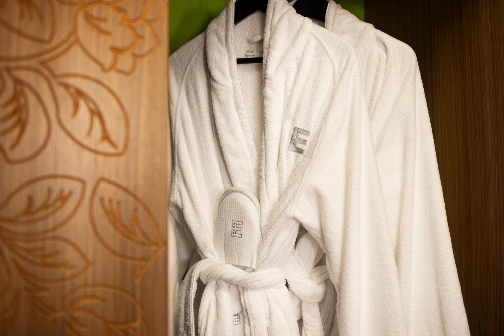 Deluxe Room - Photo 7