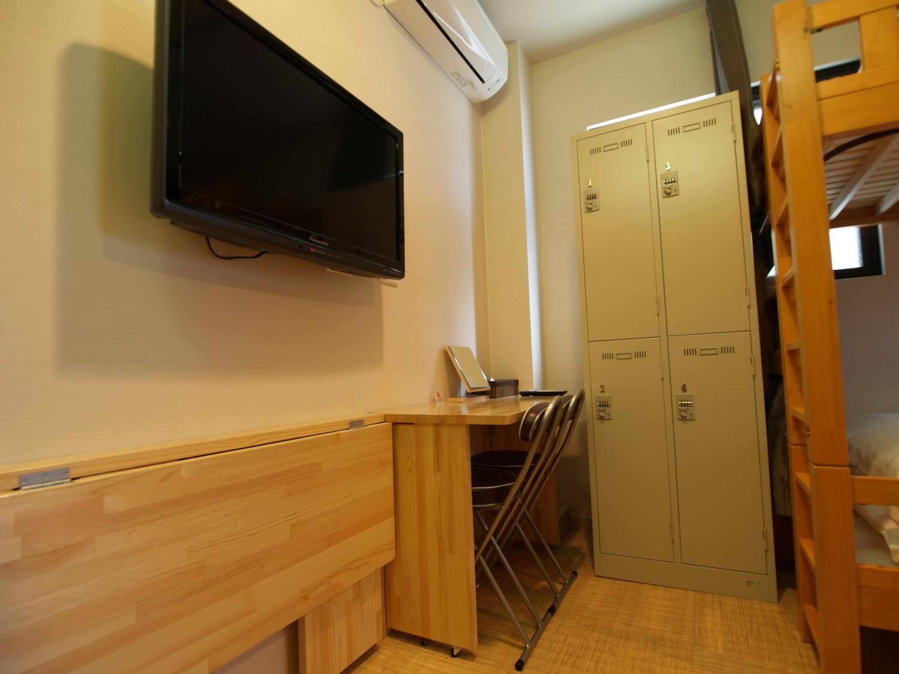 Quadruple Room - Non-Smoking - Photo 1