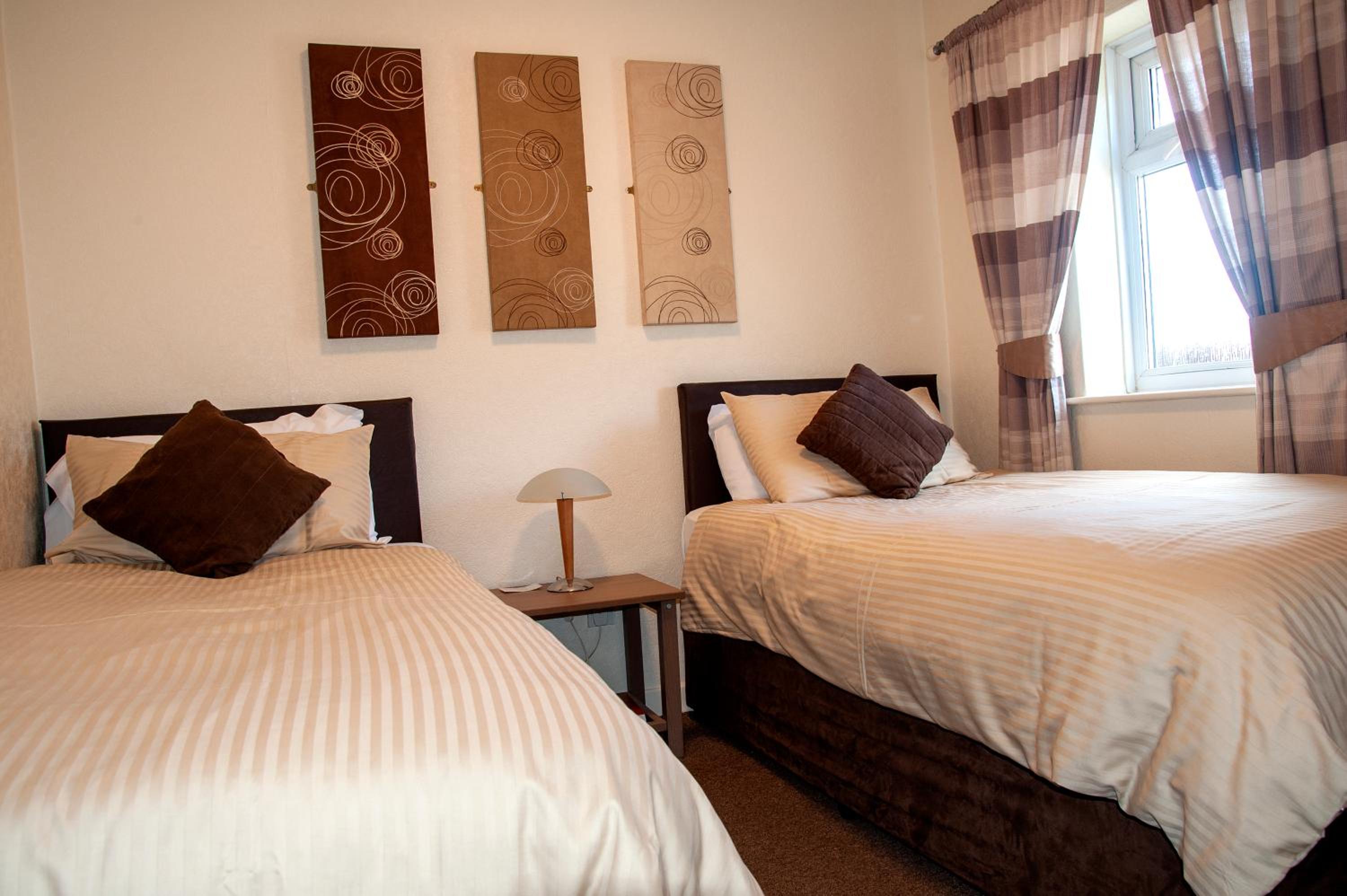 Twin Room with Private Bathroom photo 1