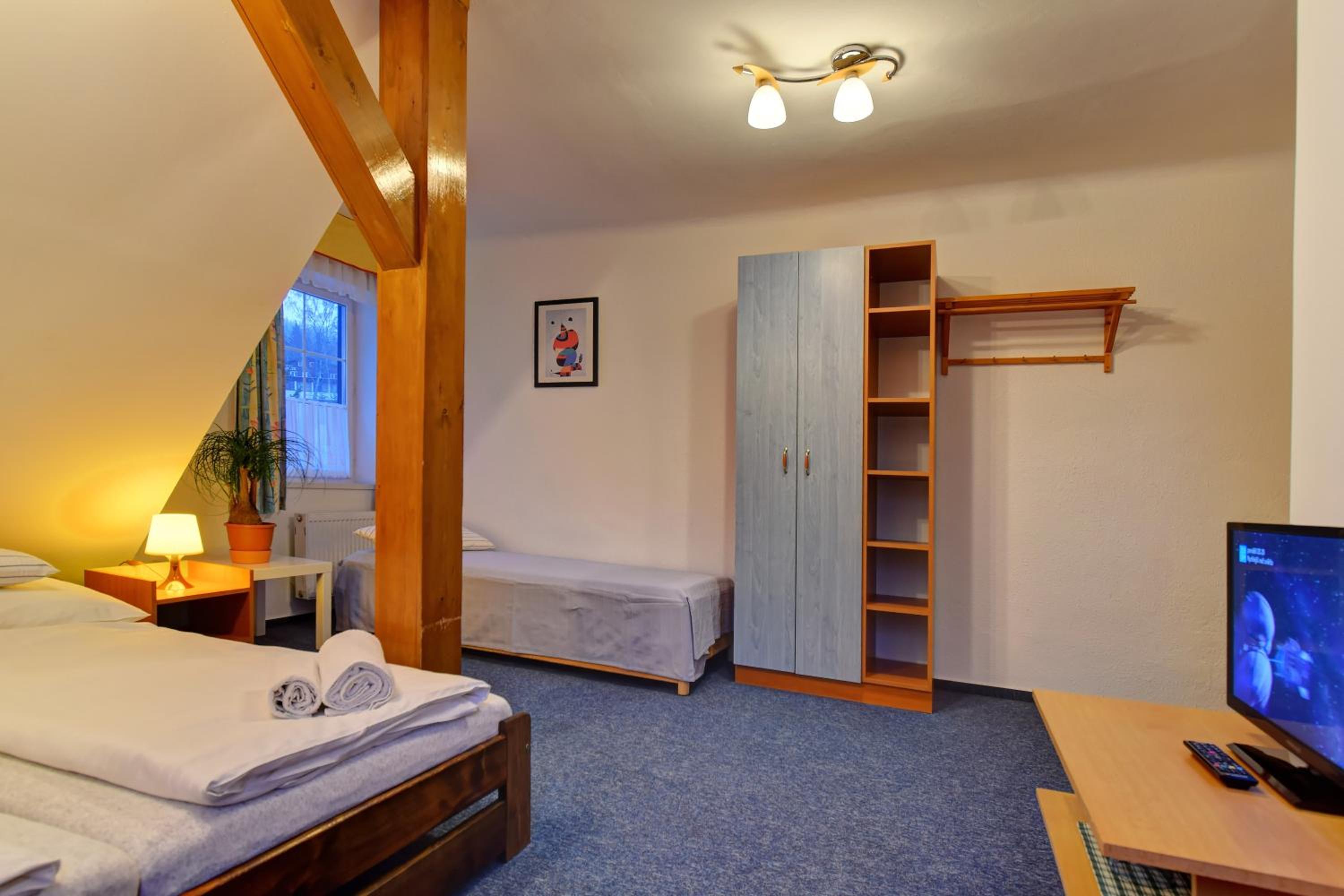 Double Room with Extra Bed - Photo 9